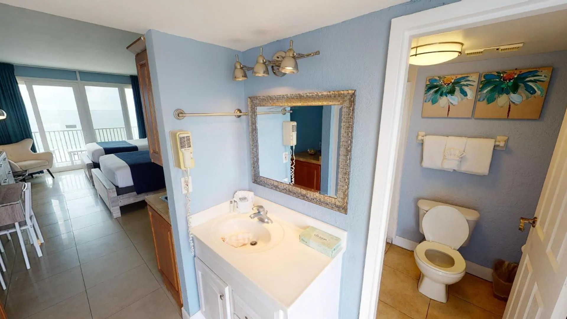 Bathroom, Bed in Island Inn Beach Resort