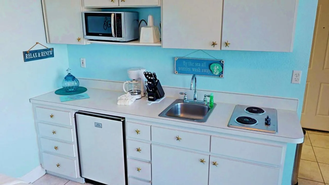 Kitchen or kitchenette in Island Inn Beach Resort