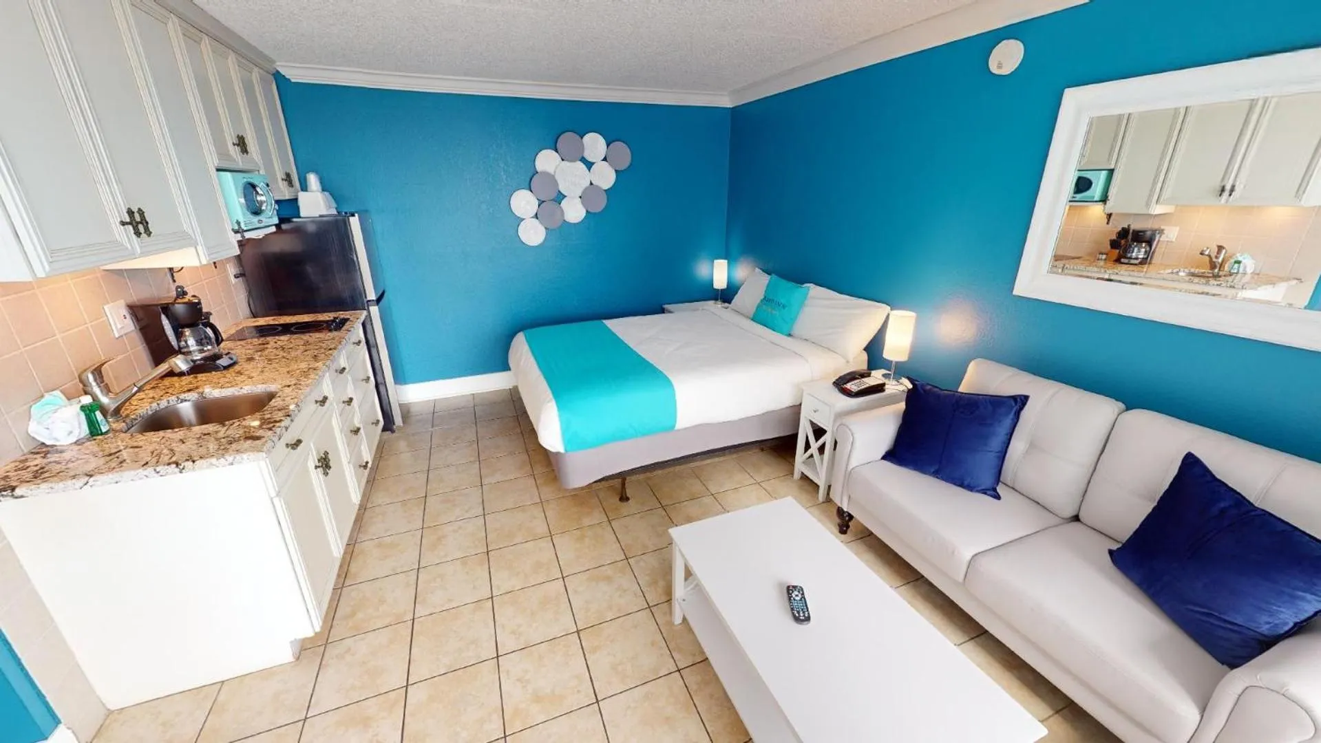 Photo of the whole room in Island Inn Beach Resort