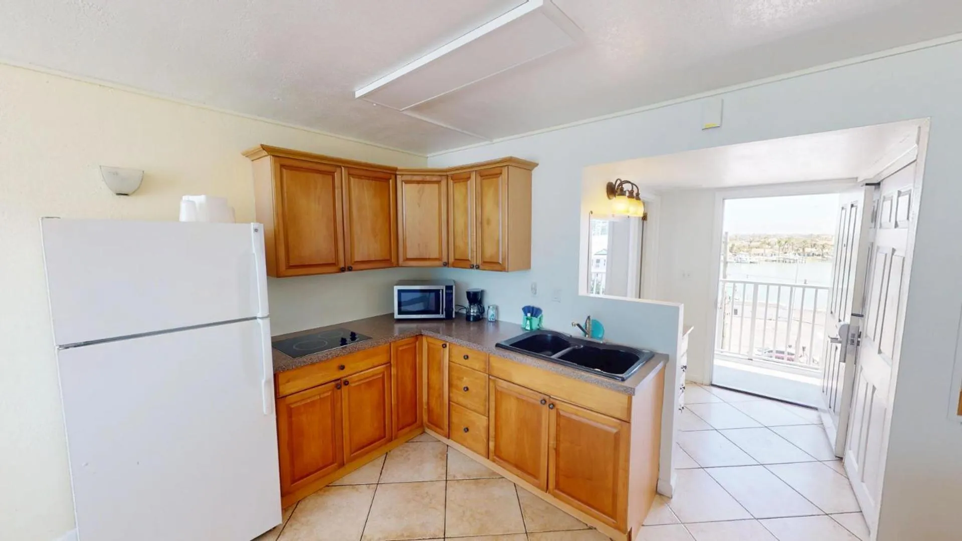 Kitchen or kitchenette in Island Inn Beach Resort