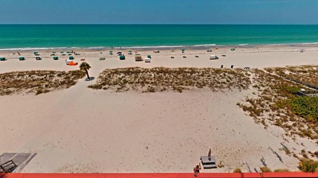 Beach in Island Inn Beach Resort