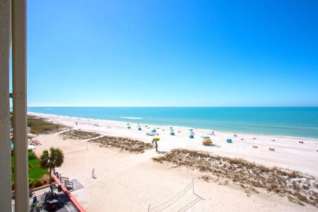 Beach in Island Inn Beach Resort