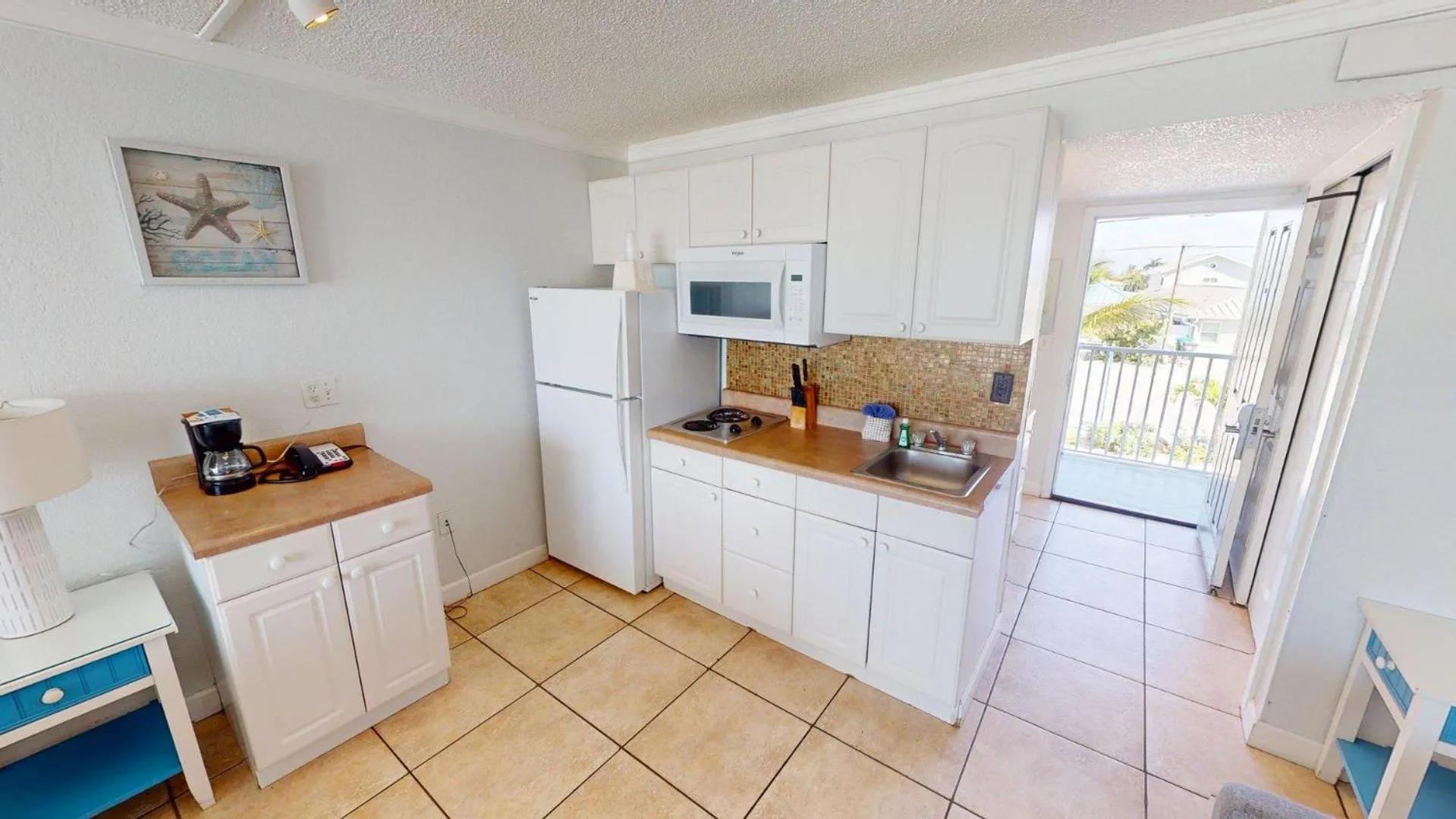 kitchen in Island Inn Beach Resort