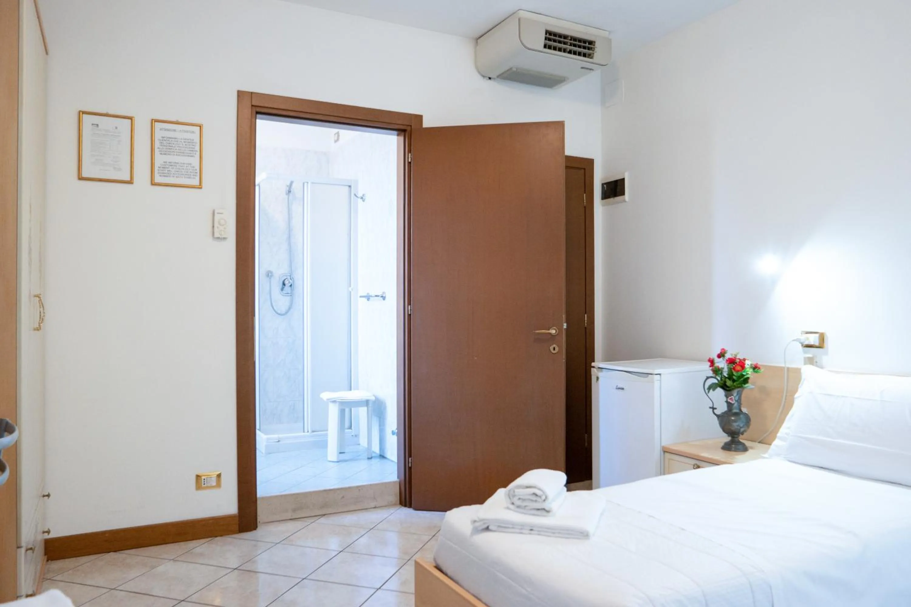 Bed in Hotel New Aurora Venice