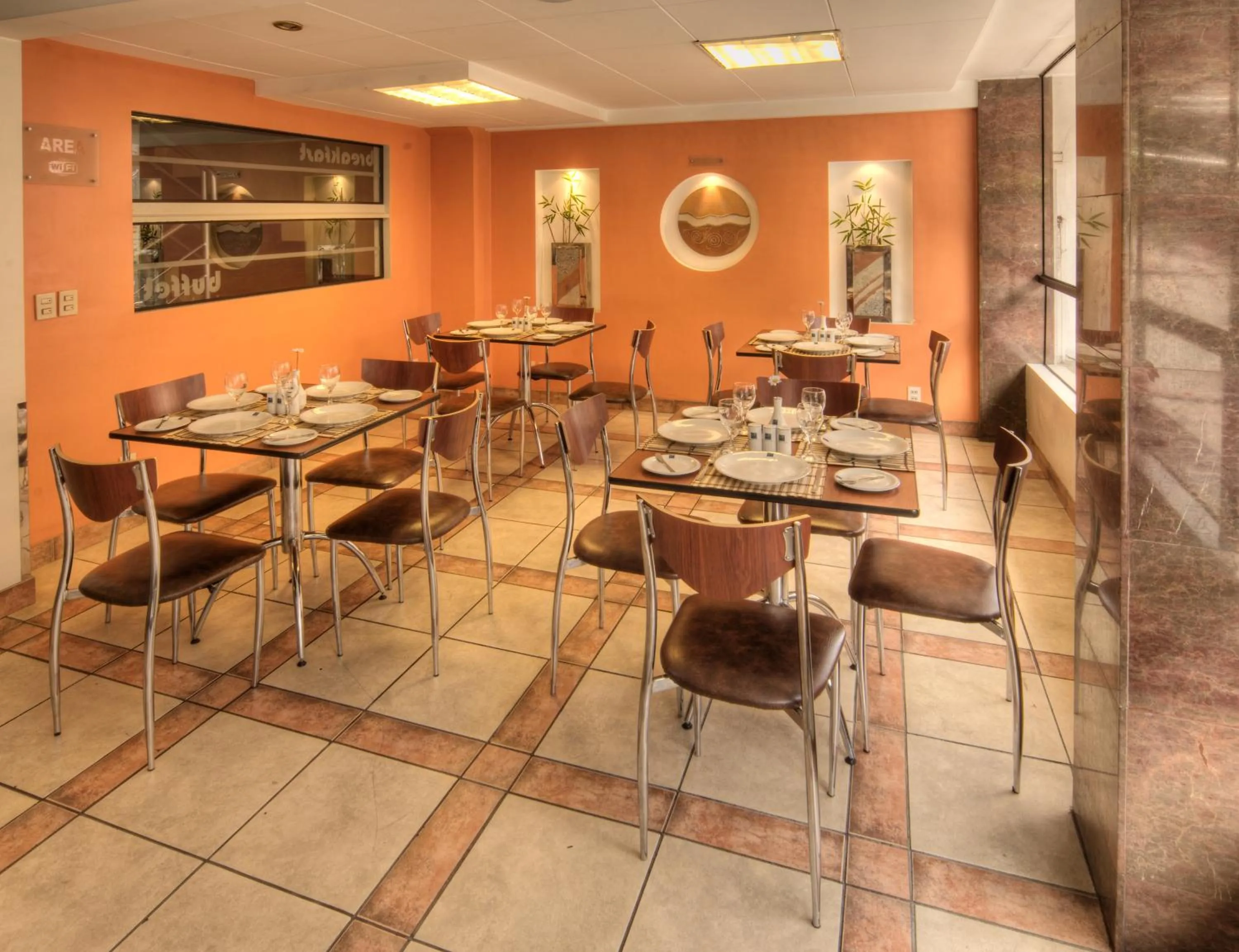 Restaurant/places to eat in Hotel LP Columbus