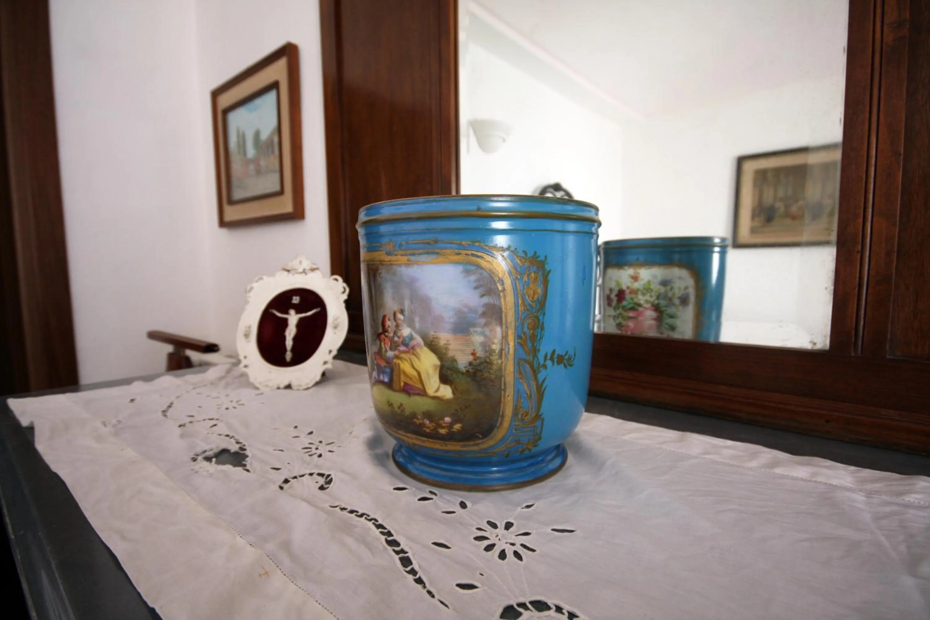 Decorative detail in Relais San Desiderio