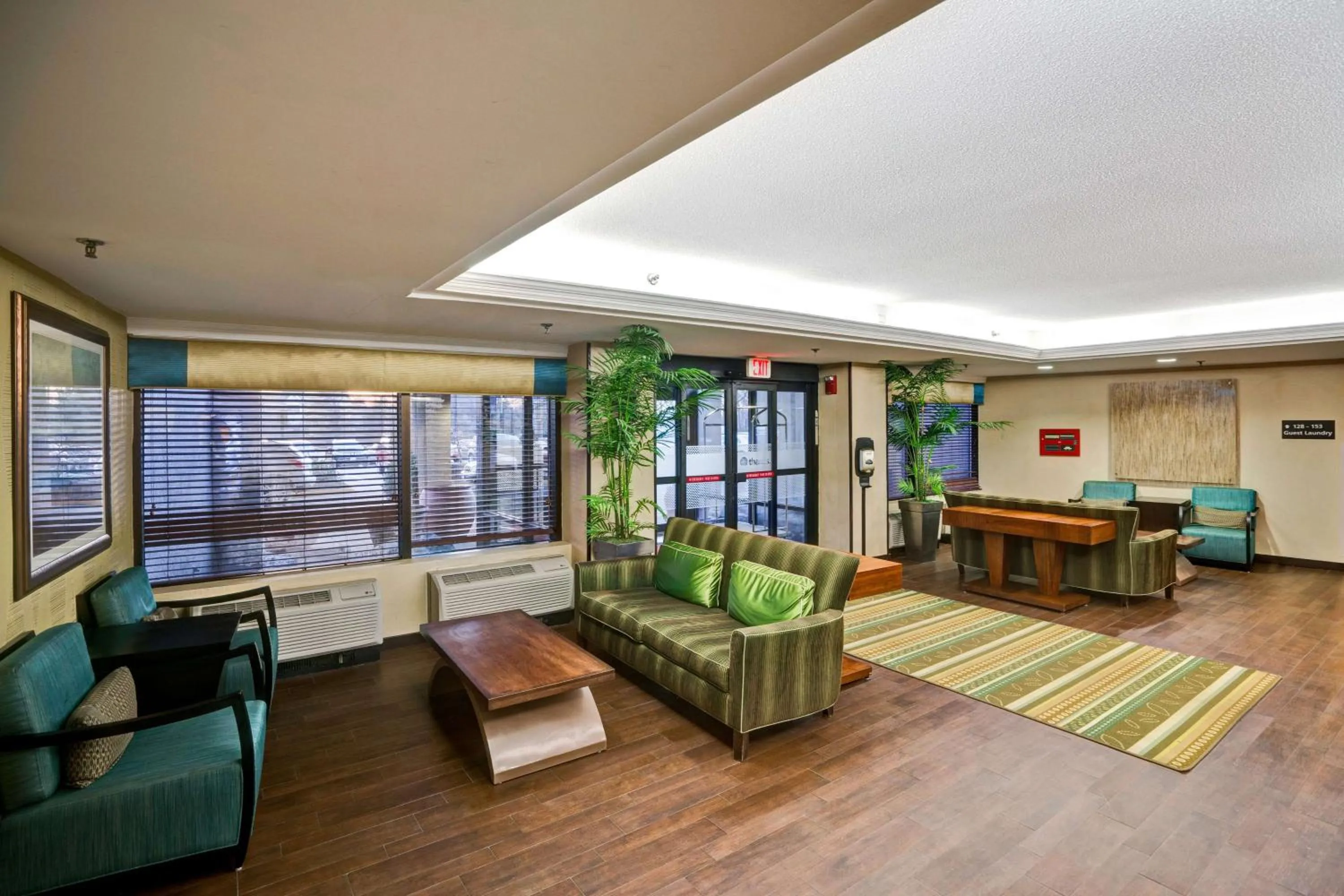 Lobby or reception in Hampton Inn by Hilton Milford