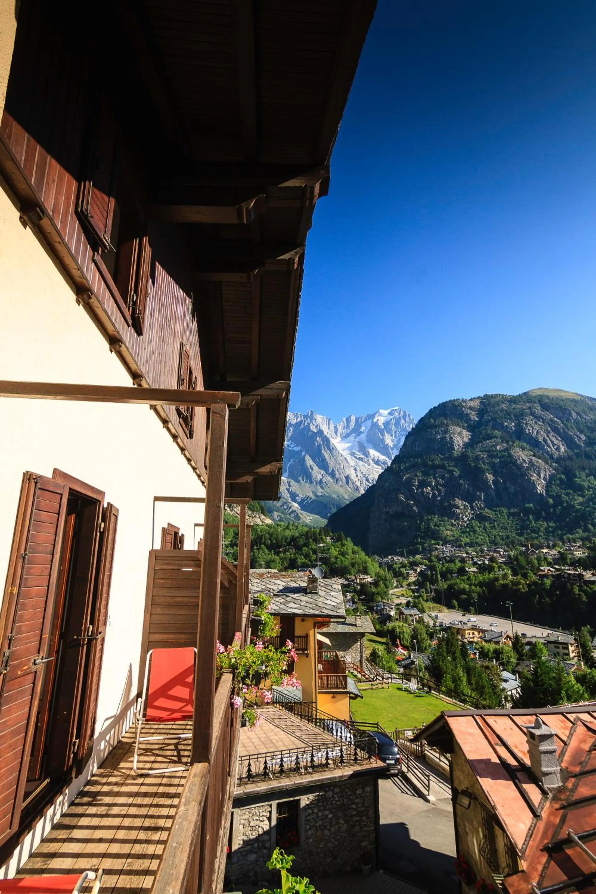 Property building in Hotel Ottoz Meublé