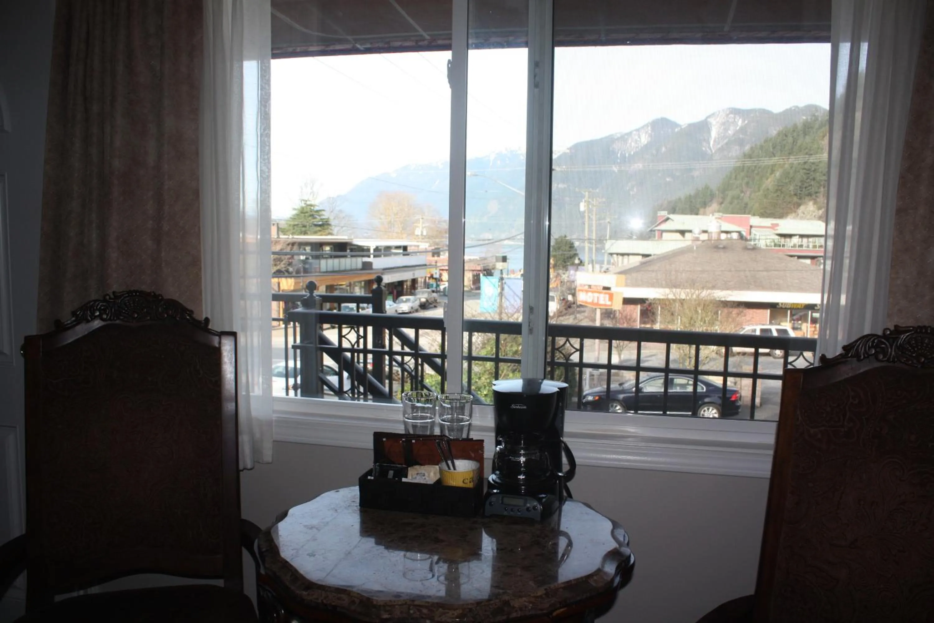 Mountain view in The Classic Horseshoe Bay Motel