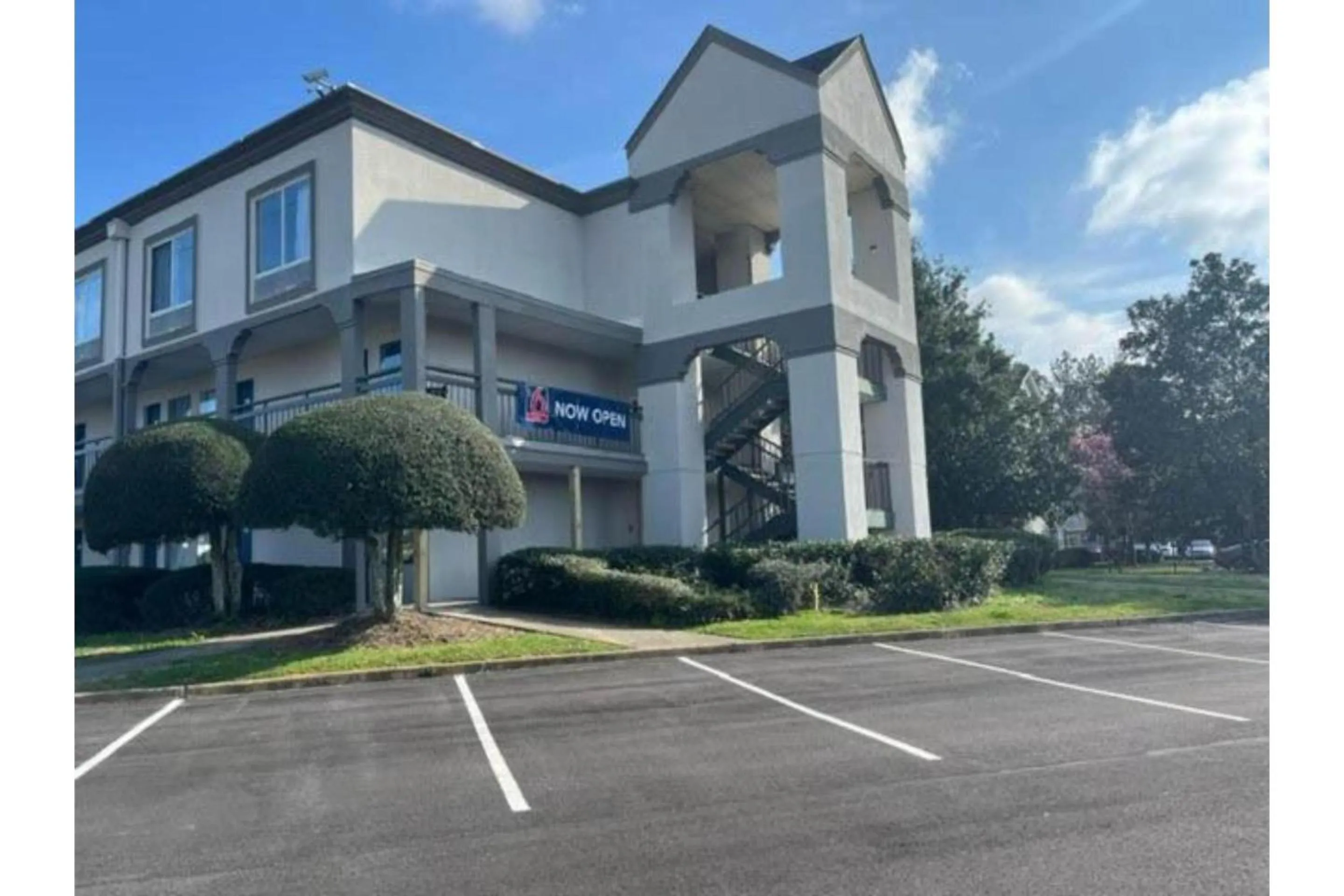 Property building in Studio 6 Suites Norcross, GA