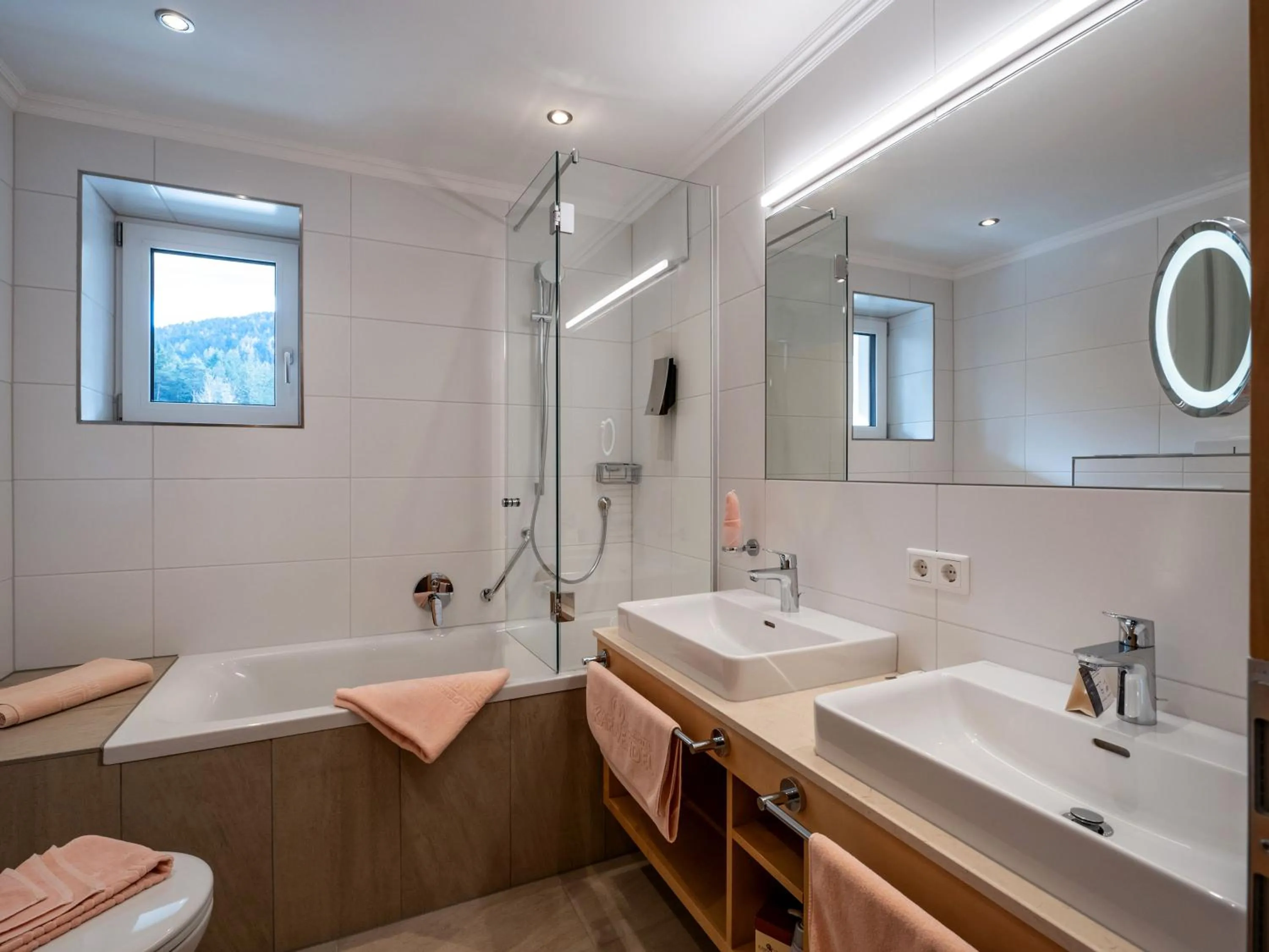 Bathroom in Alpenhotel Karwendel -Adults only-