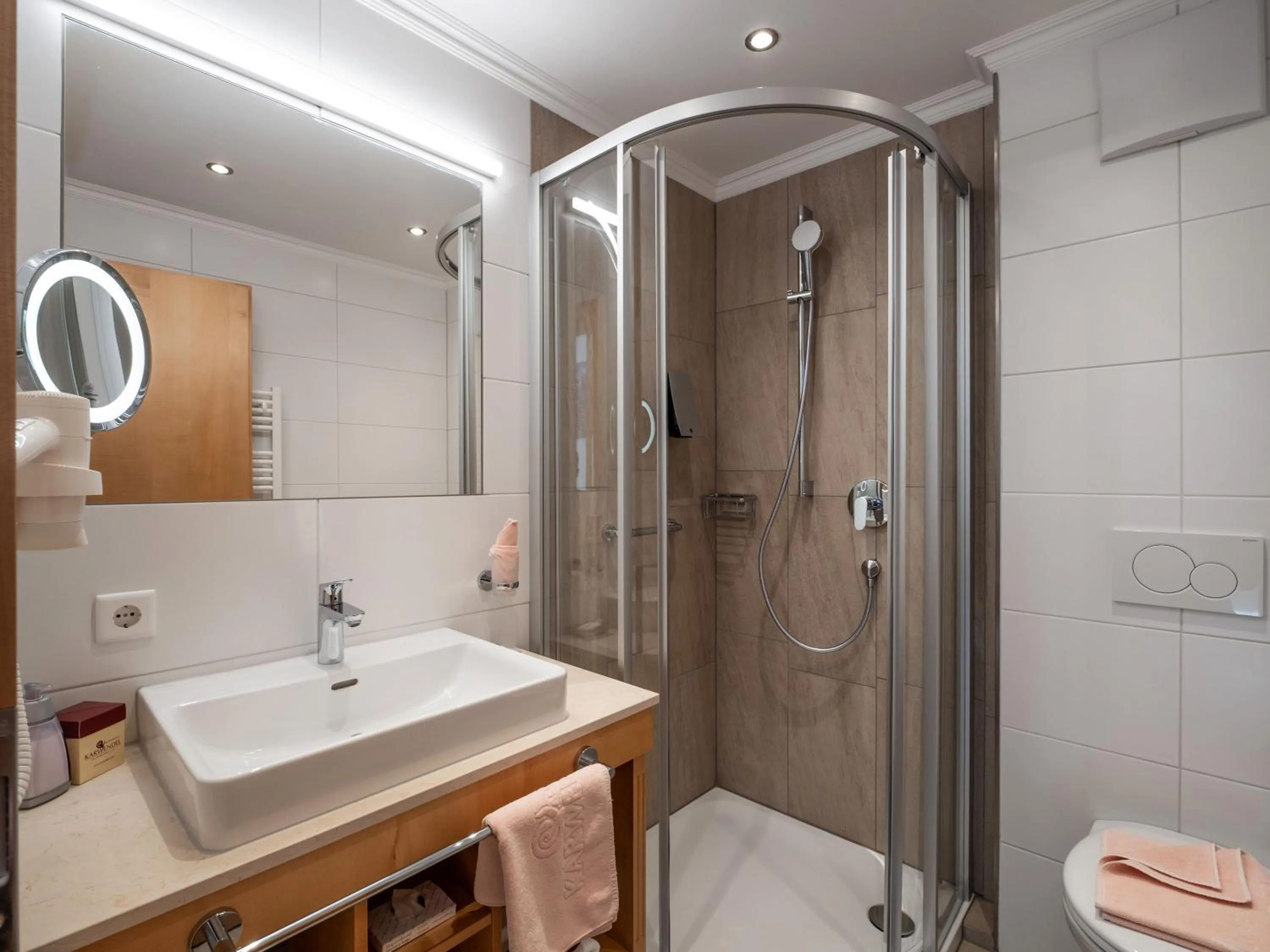Bathroom in Alpenhotel Karwendel -Adults only-