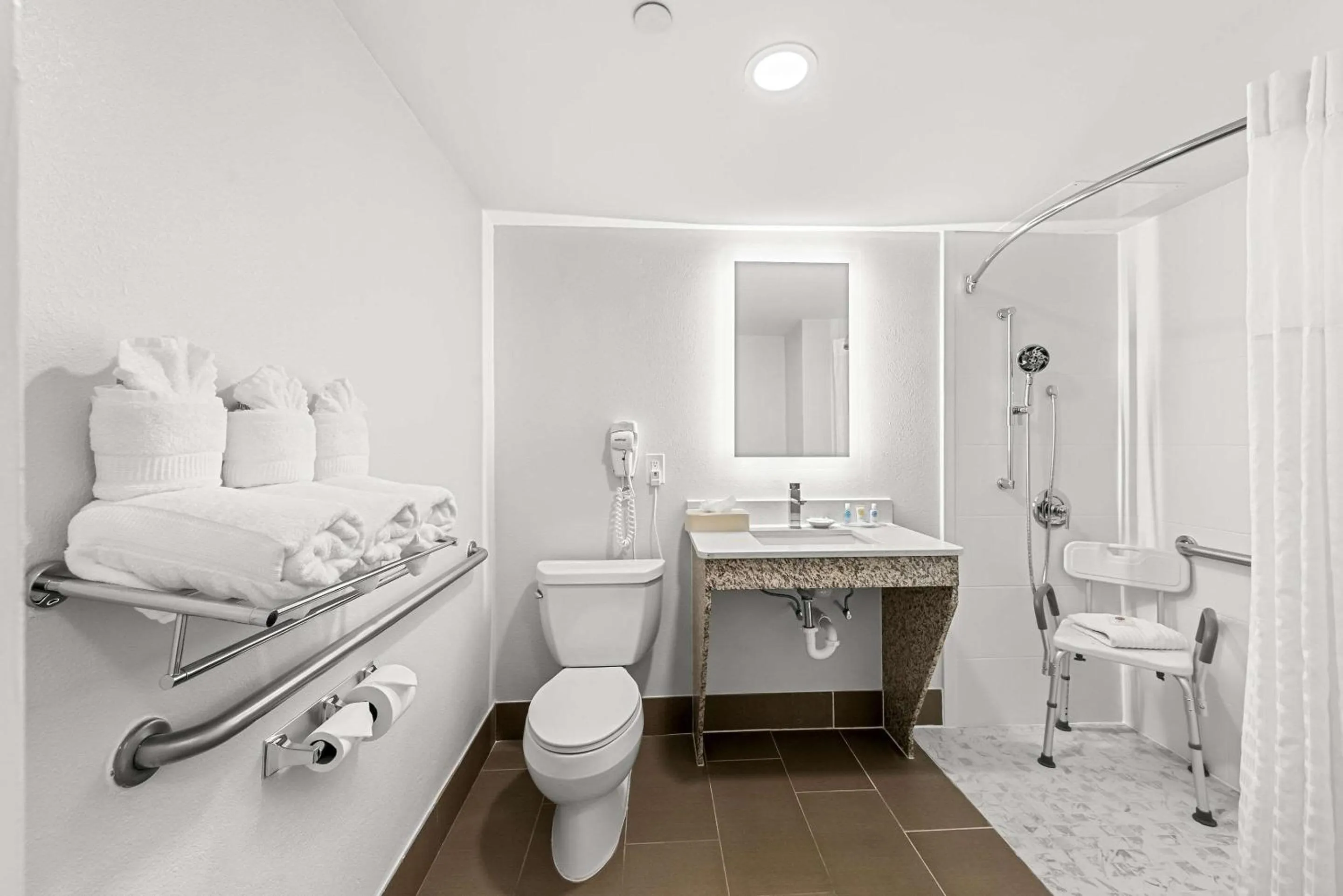 Bedroom in Comfort Inn & Suites Durham near Duke University