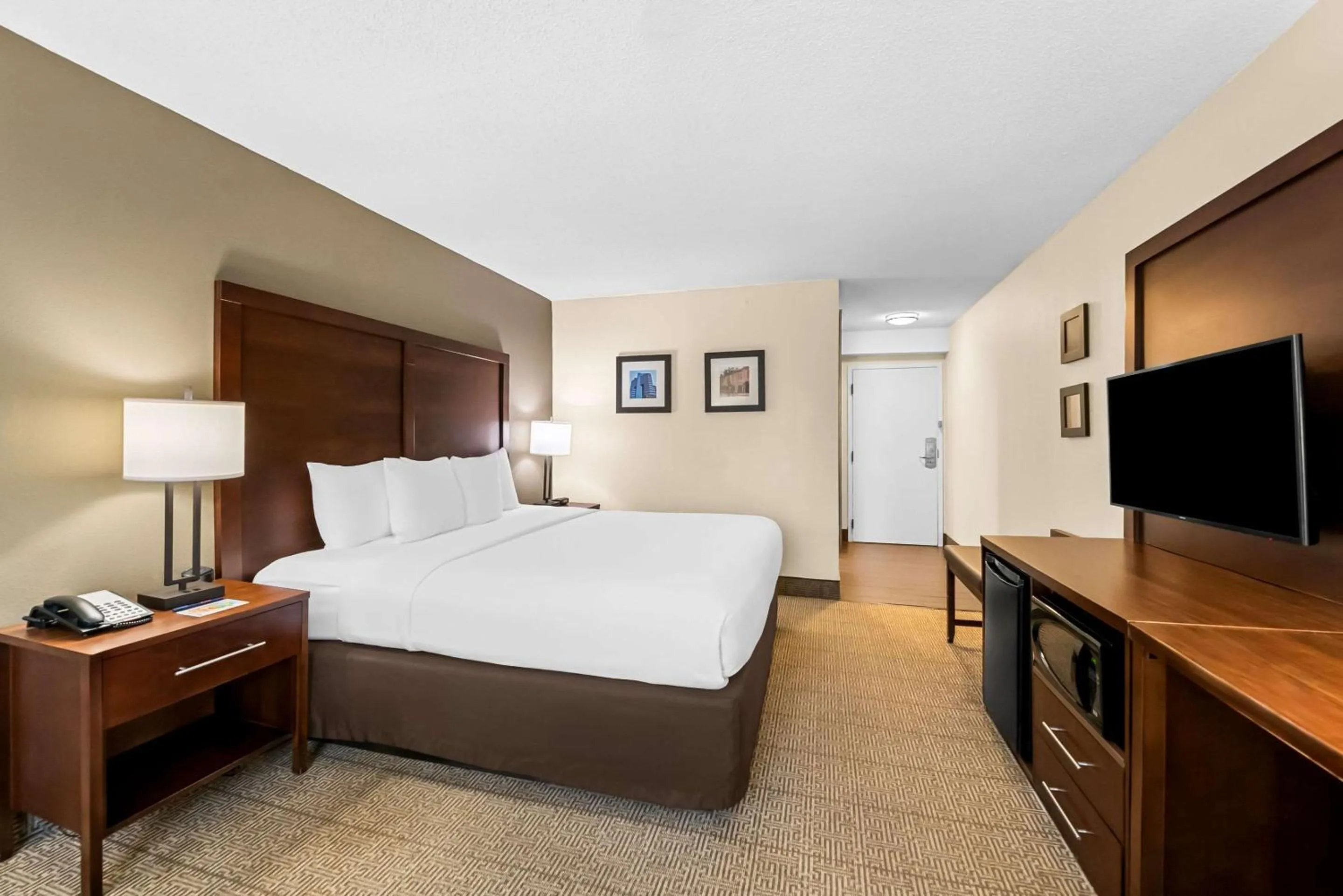 Bedroom, Bed in Comfort Inn & Suites Durham near Duke University