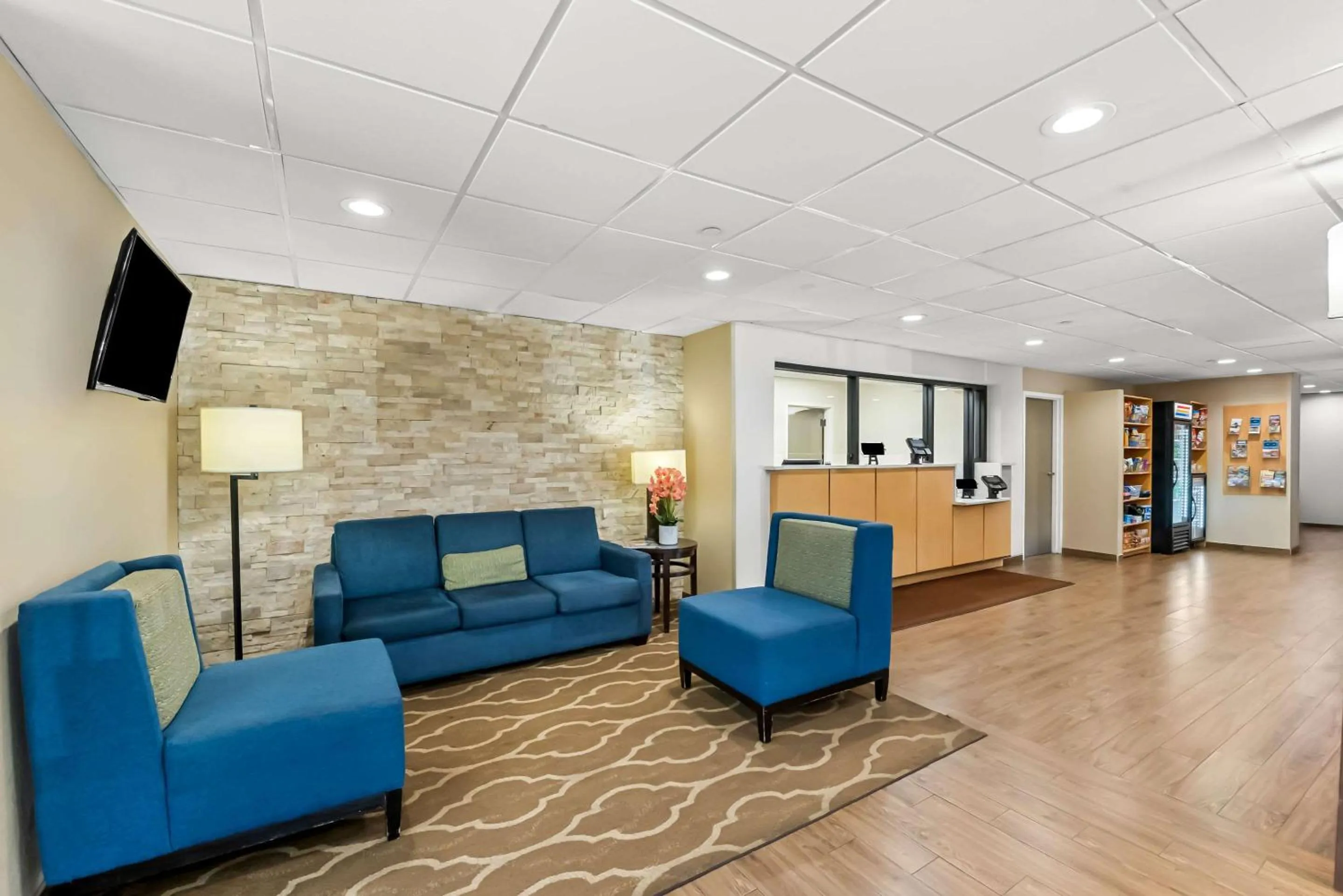 Lobby or reception in Comfort Inn & Suites Durham near Duke University