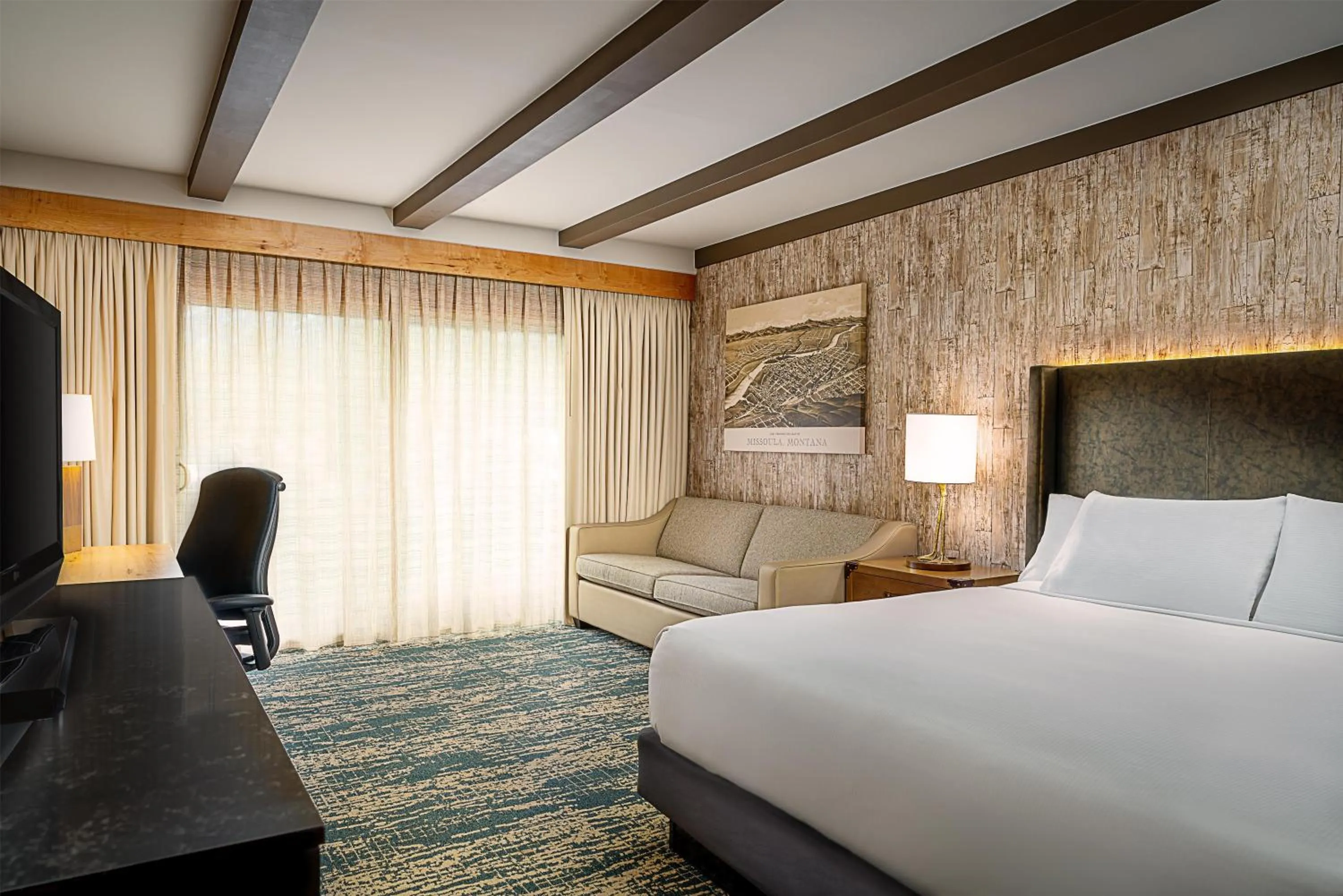 Bed in DoubleTree by Hilton Missoula Edgewater