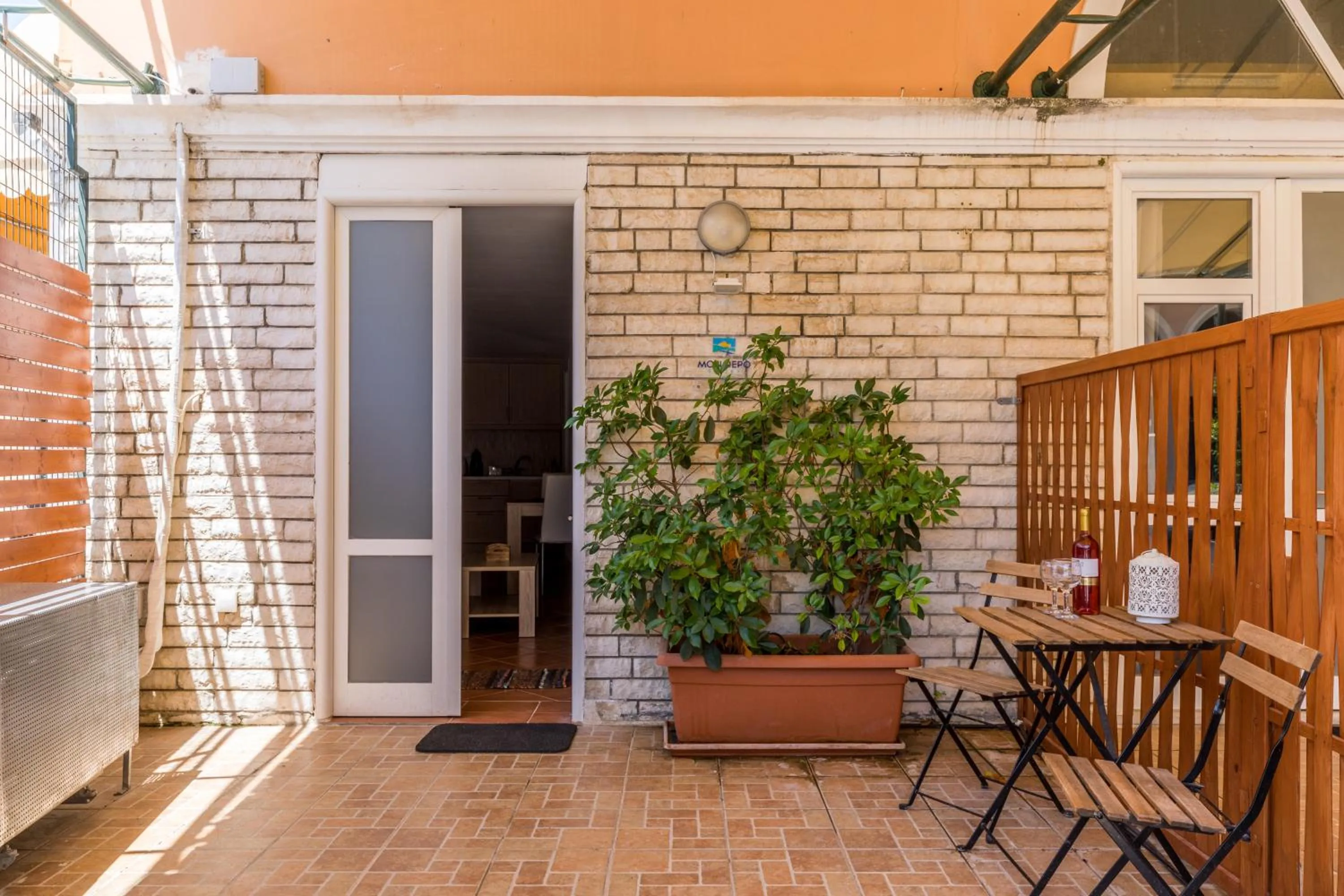 Facade/entrance in Mon-Repo Suites