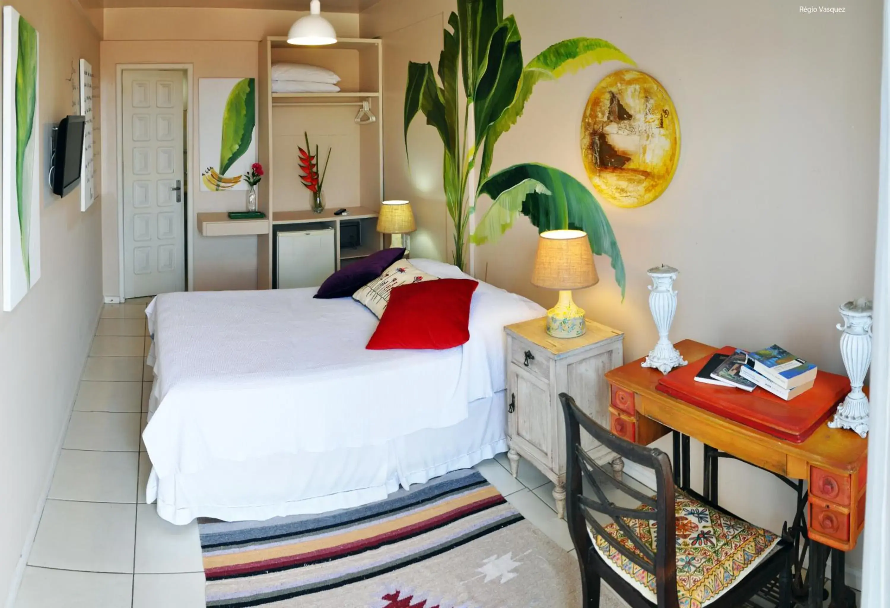 Standard Room with Partial Sea View in Pousada Via Brasil Standard Room with Partial Sea View in Pousada Via Brasil