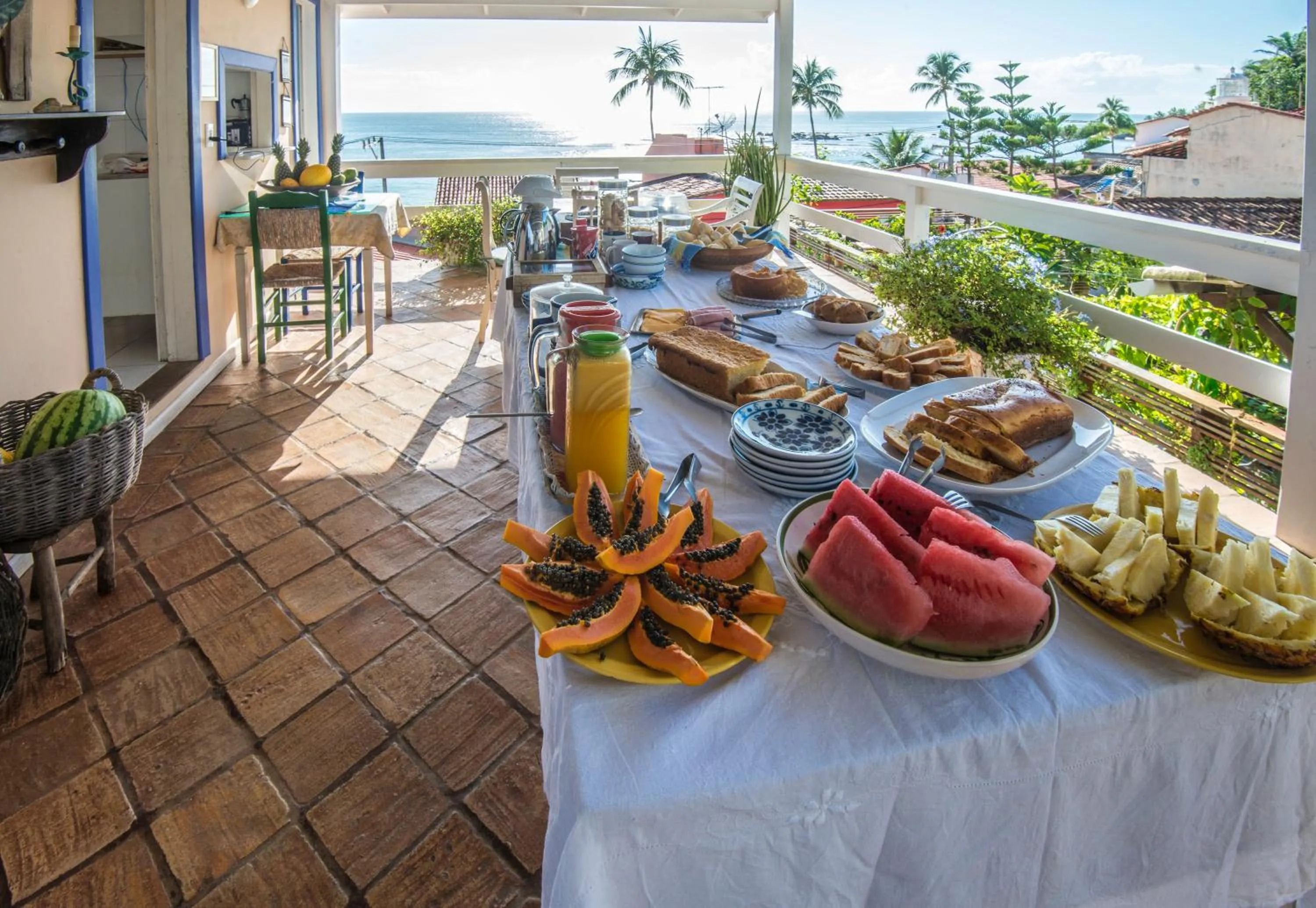 Buffet breakfast in Pousada Via Brasil