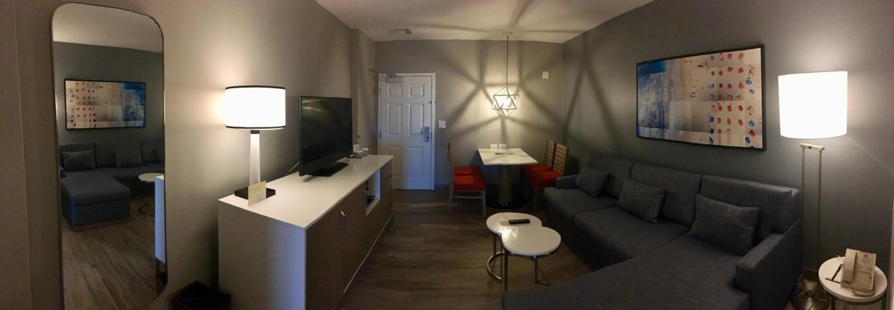 TV and multimedia in DoubleTree Suites by Hilton Melbourne Beach Oceanfront