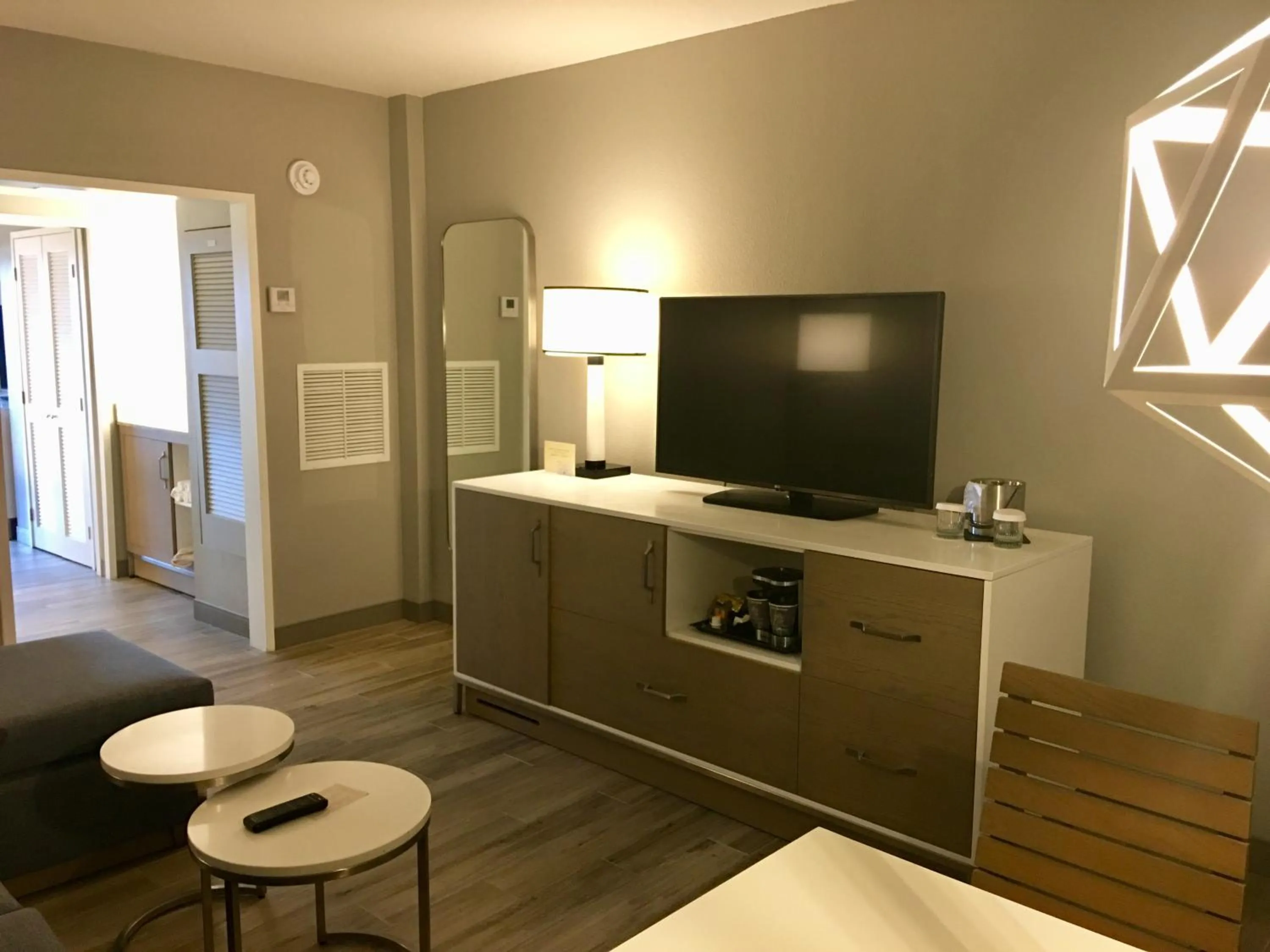 TV and multimedia in DoubleTree Suites by Hilton Melbourne Beach Oceanfront