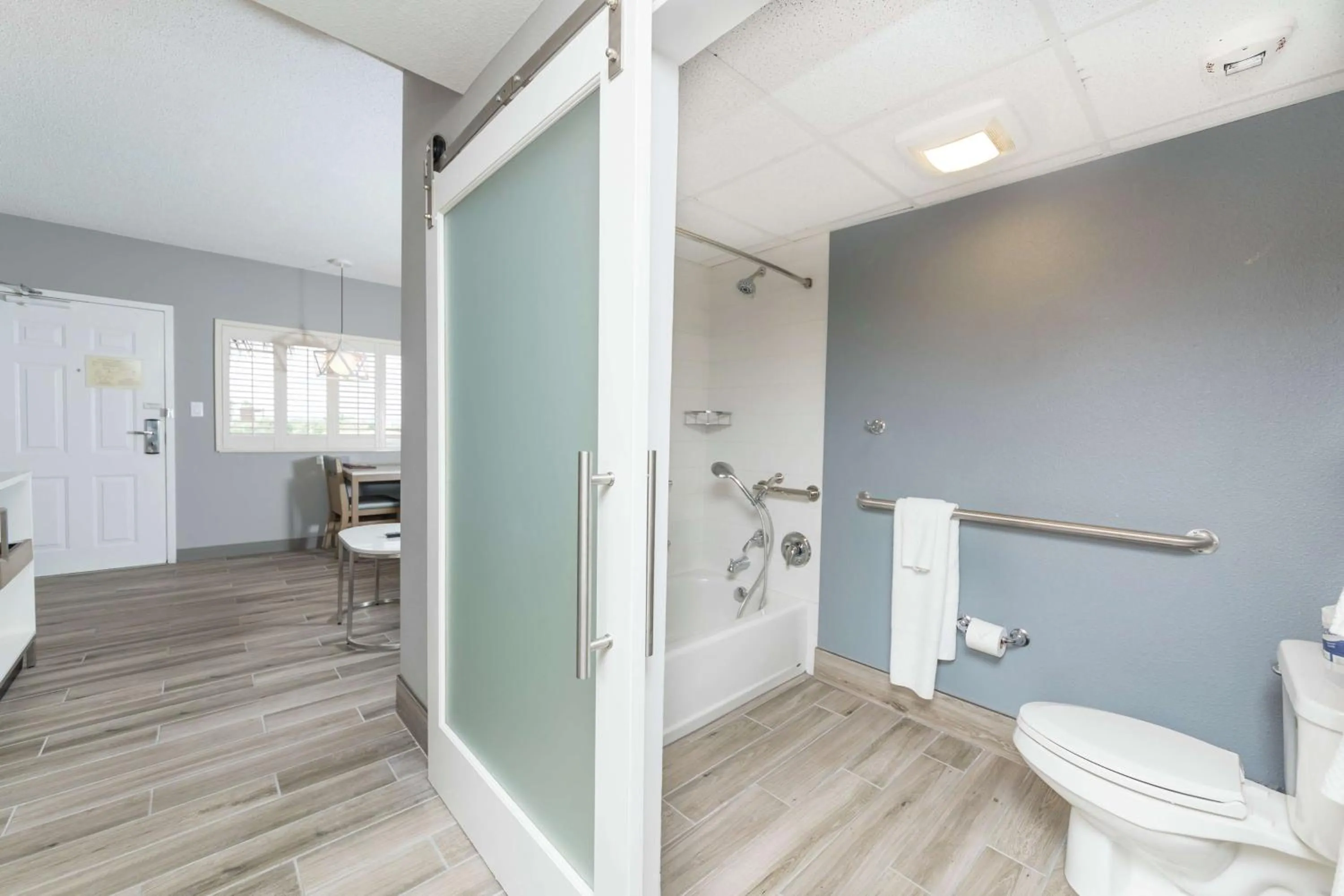 Bed in DoubleTree Suites by Hilton Melbourne Beach Oceanfront