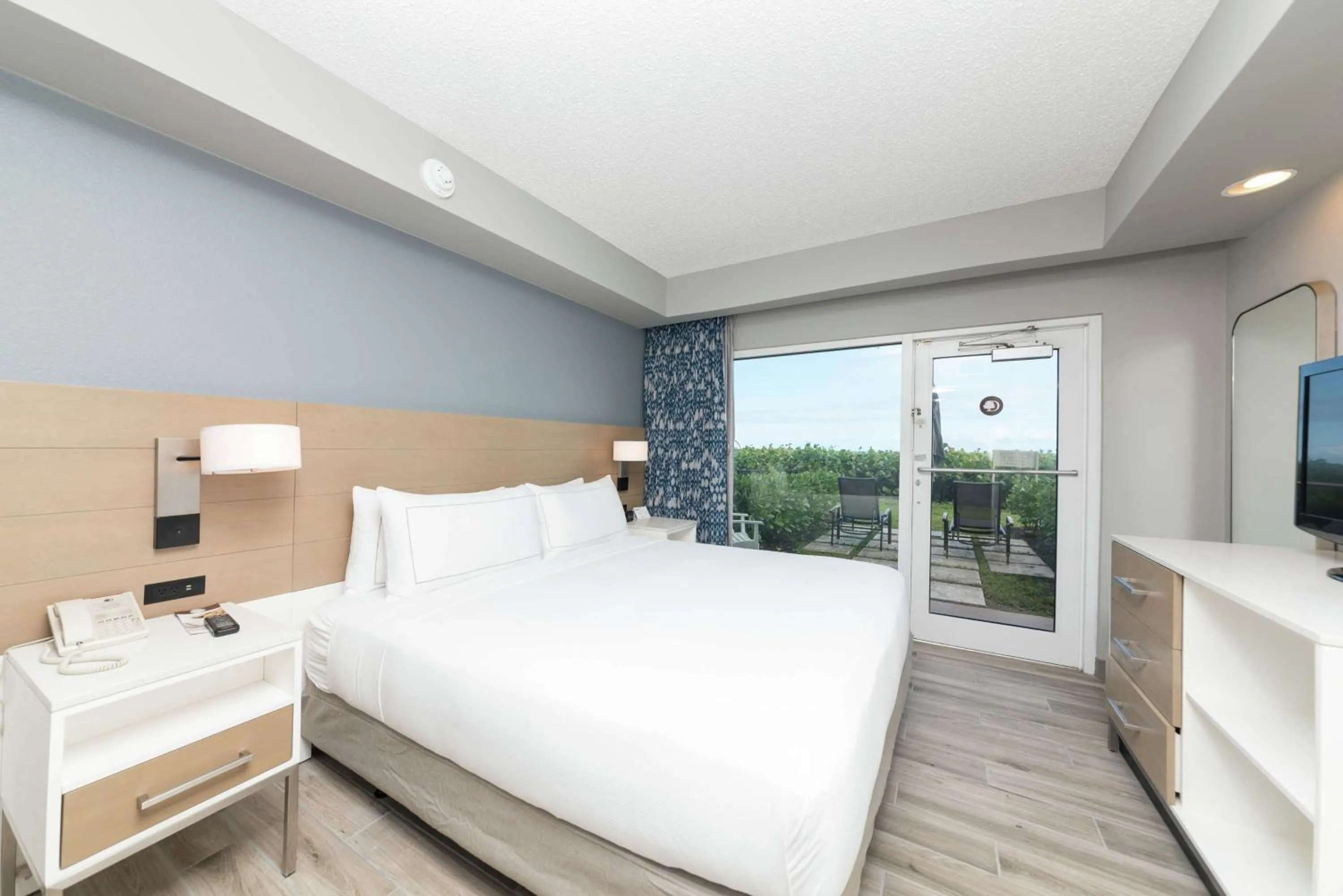 Bed in DoubleTree Suites by Hilton Melbourne Beach Oceanfront