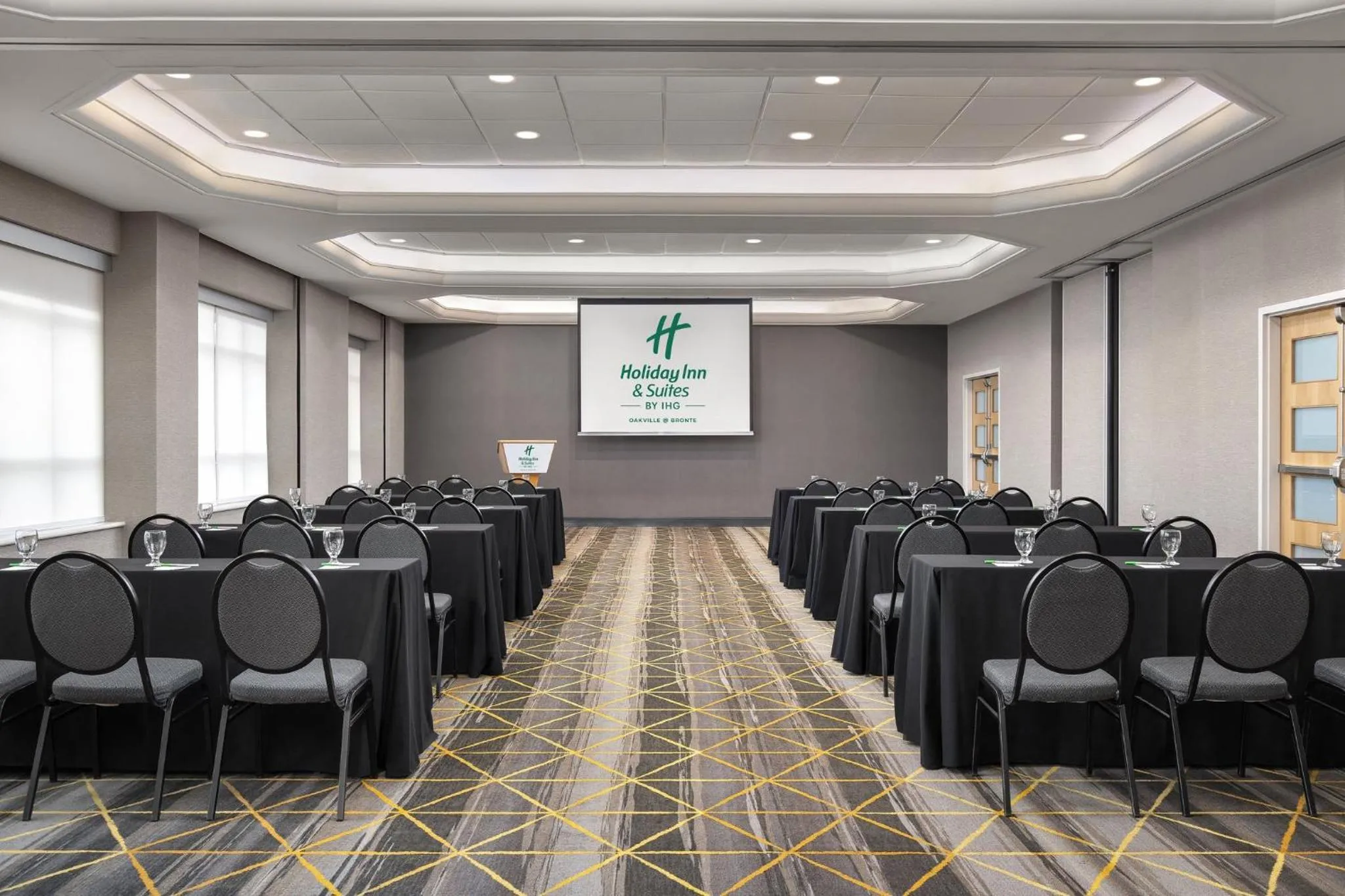Meeting/conference room in Holiday Inn & Suites Oakville at Bronte by IHG