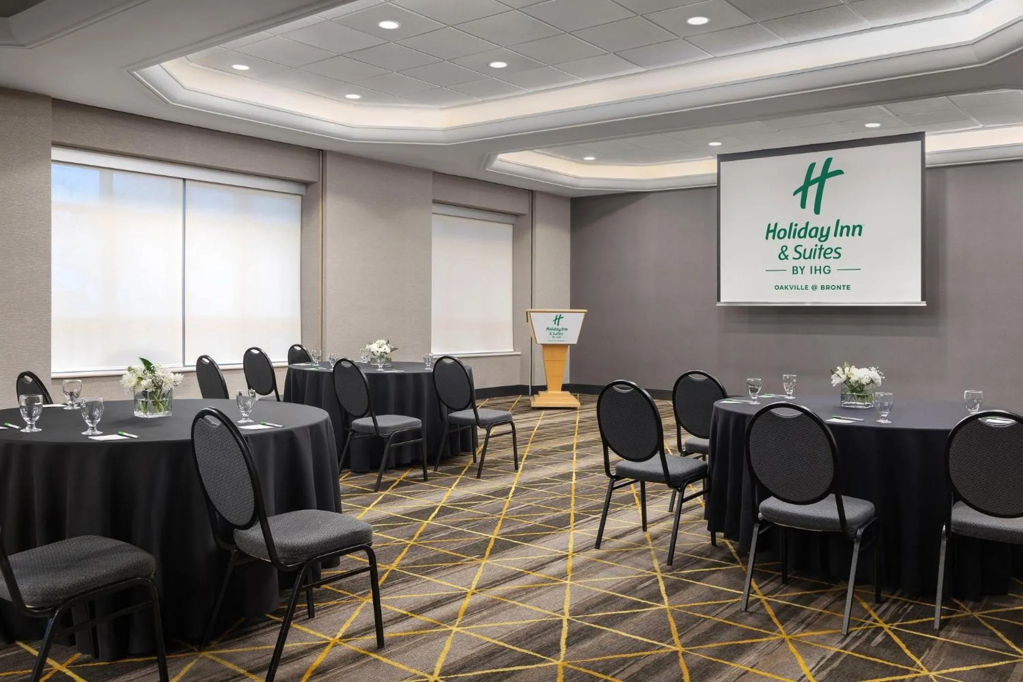 Meeting/conference room in Holiday Inn & Suites Oakville at Bronte by IHG
