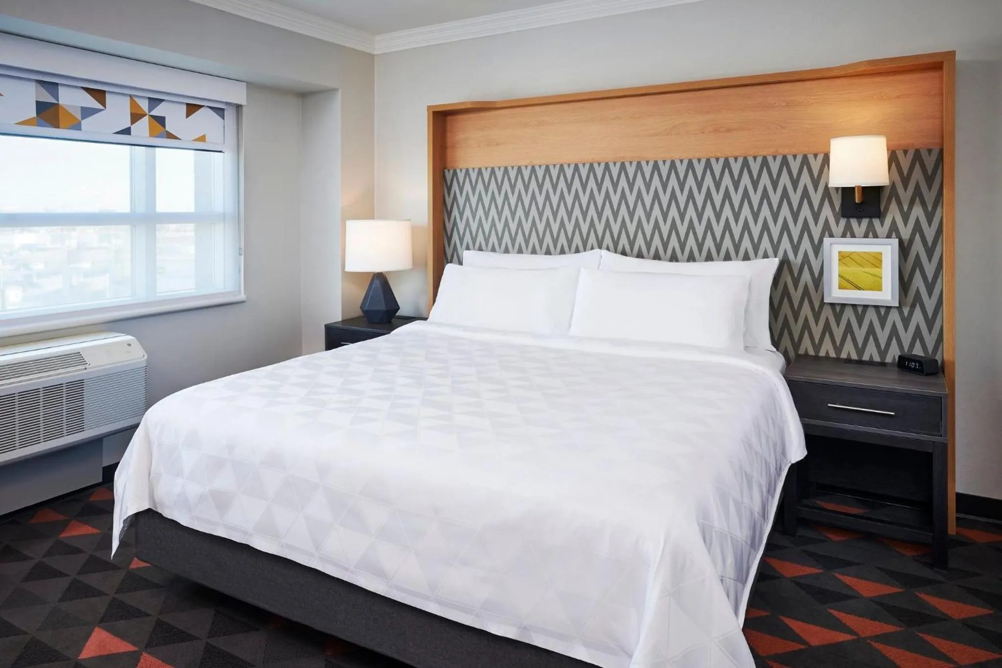 Photo of the whole room, Bed in Holiday Inn & Suites Oakville at Bronte by IHG