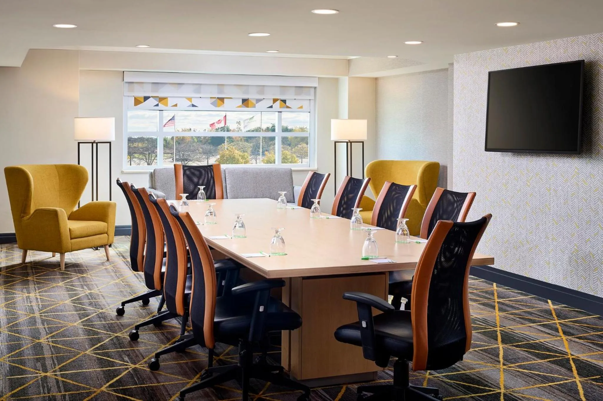 Meeting/conference room in Holiday Inn & Suites Oakville at Bronte by IHG