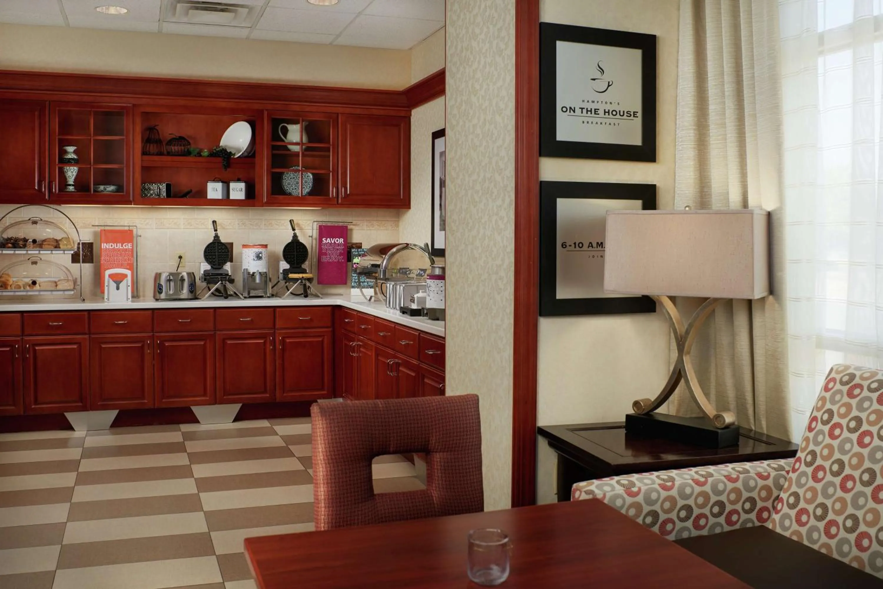 Dining area in Hampton Inn & Suites Roswell