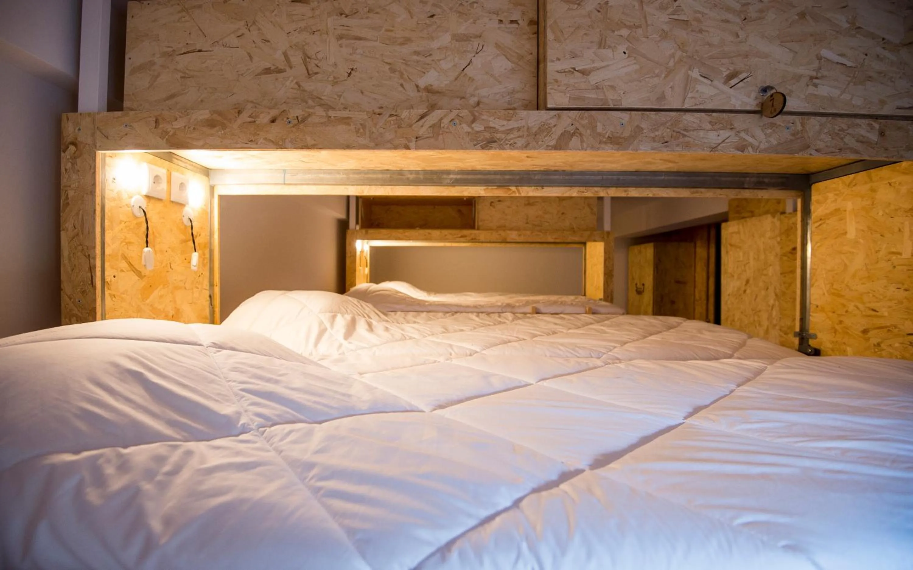 Photo of the whole room, Bed in Des Arts