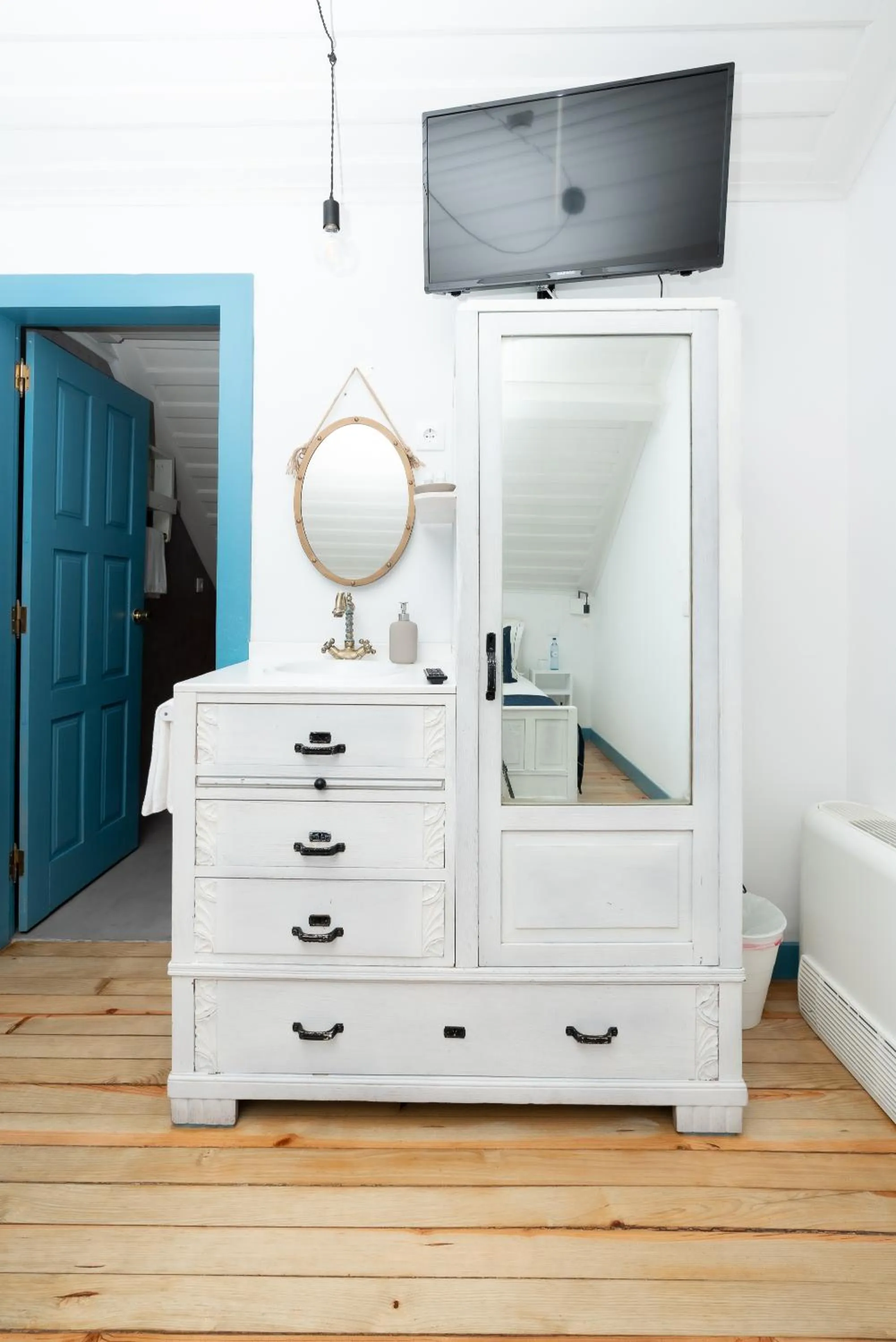 TV and multimedia in Des Arts