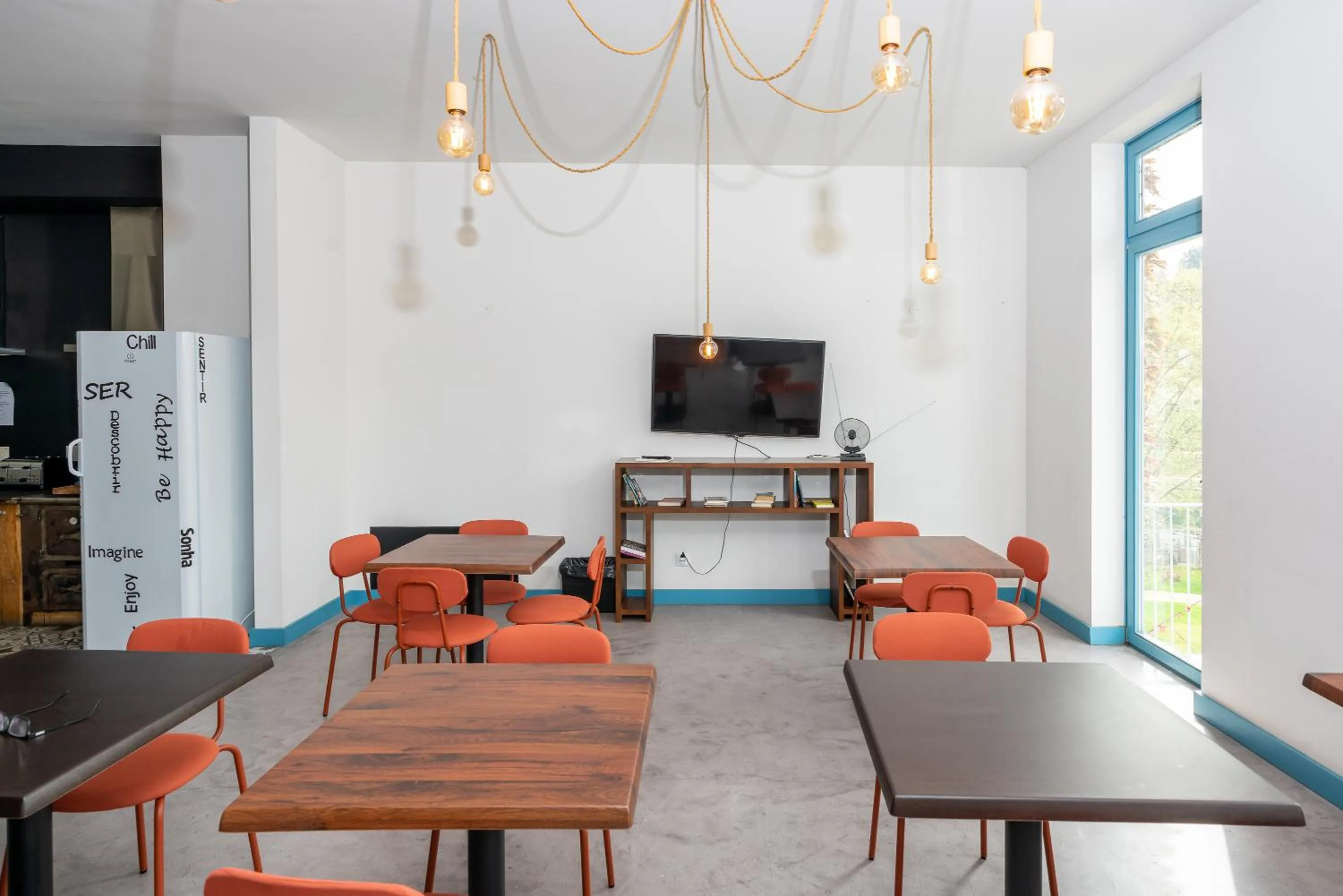 TV and multimedia in Des Arts