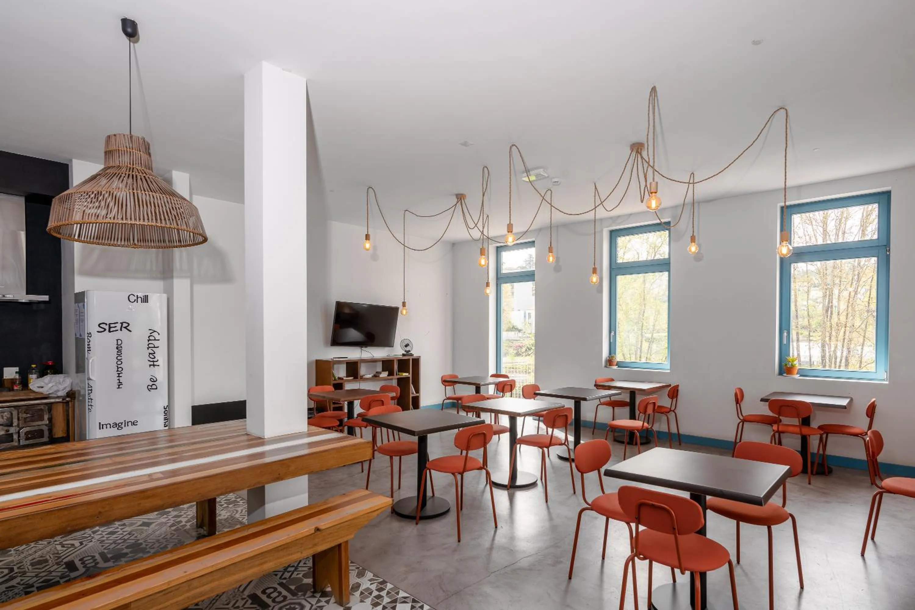 TV and multimedia in Des Arts