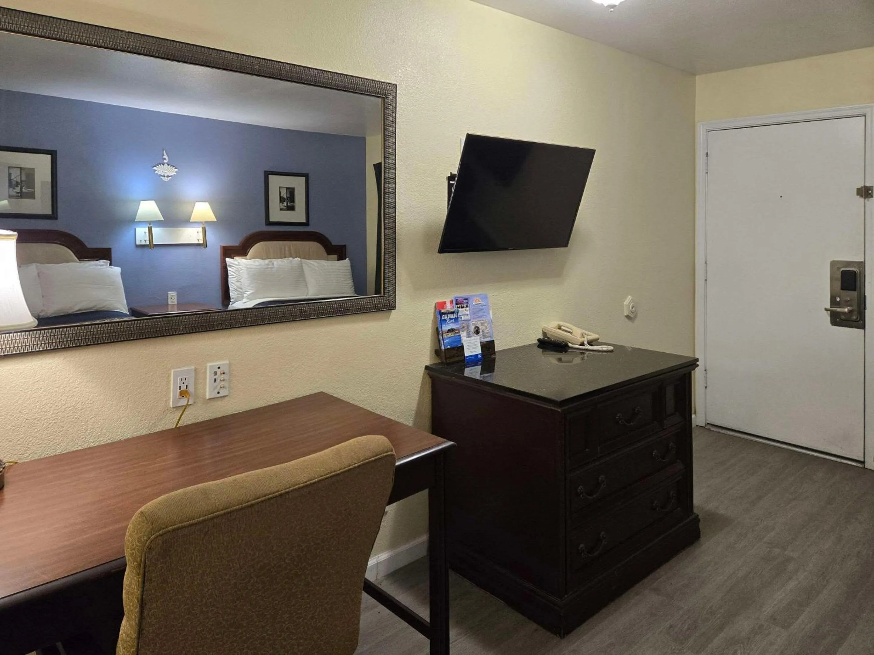 Bedroom in Rodeway Inn & Suites Blythe I-10