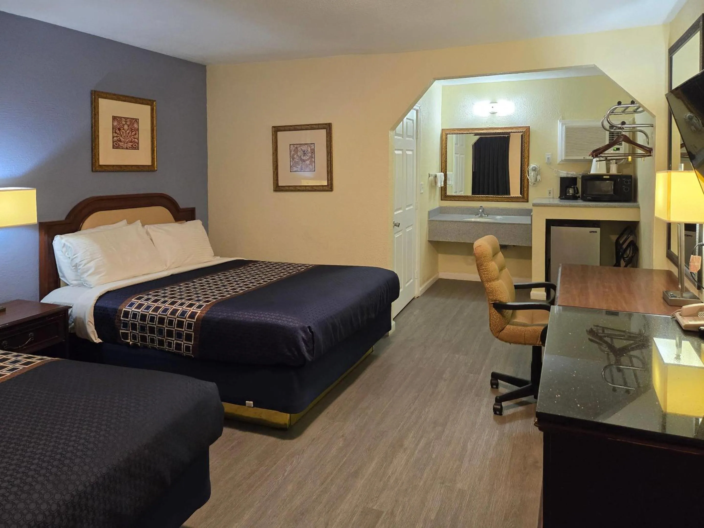 Bedroom, Bed in Rodeway Inn & Suites Blythe I-10