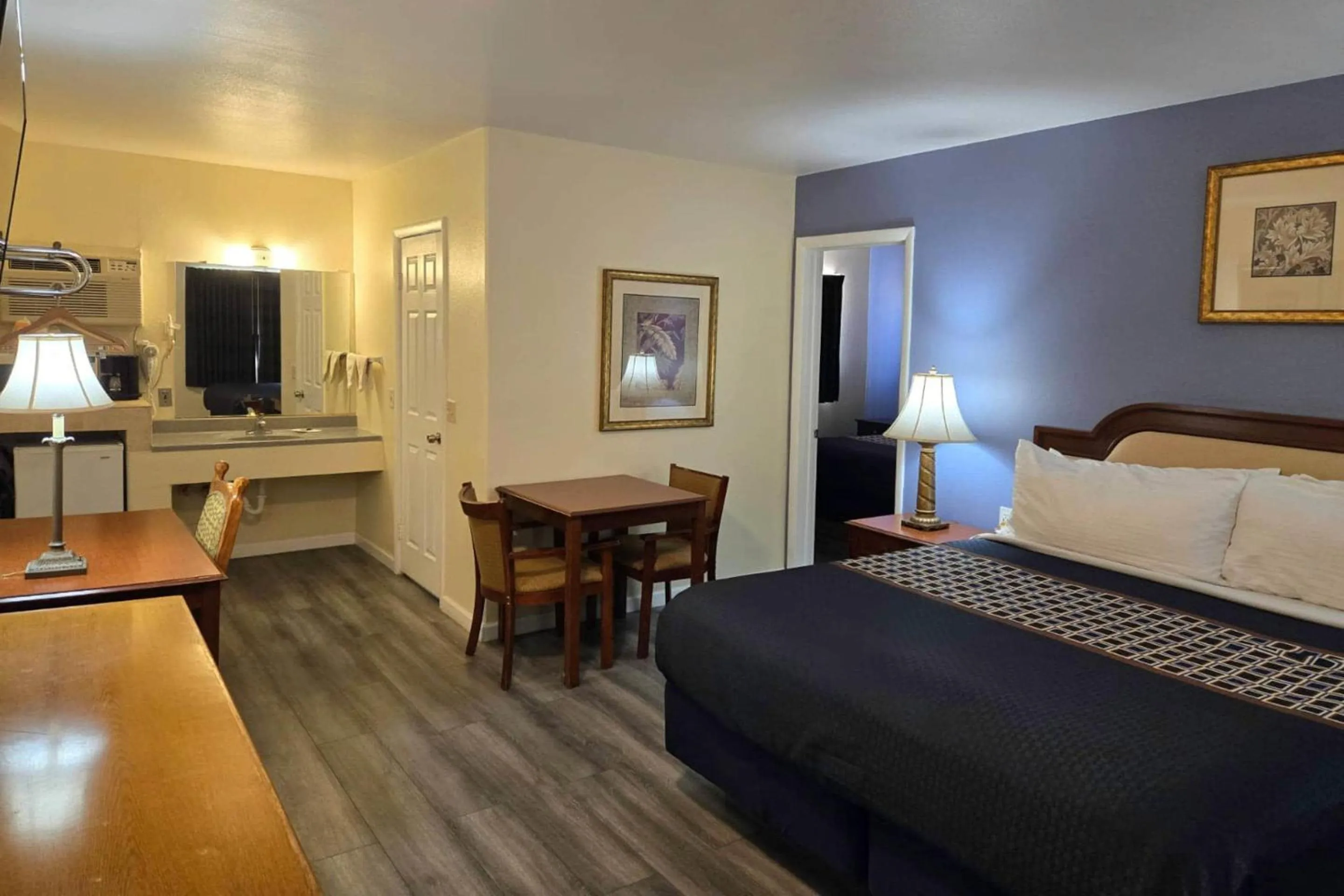 Bedroom, Bed in Rodeway Inn & Suites Blythe I-10