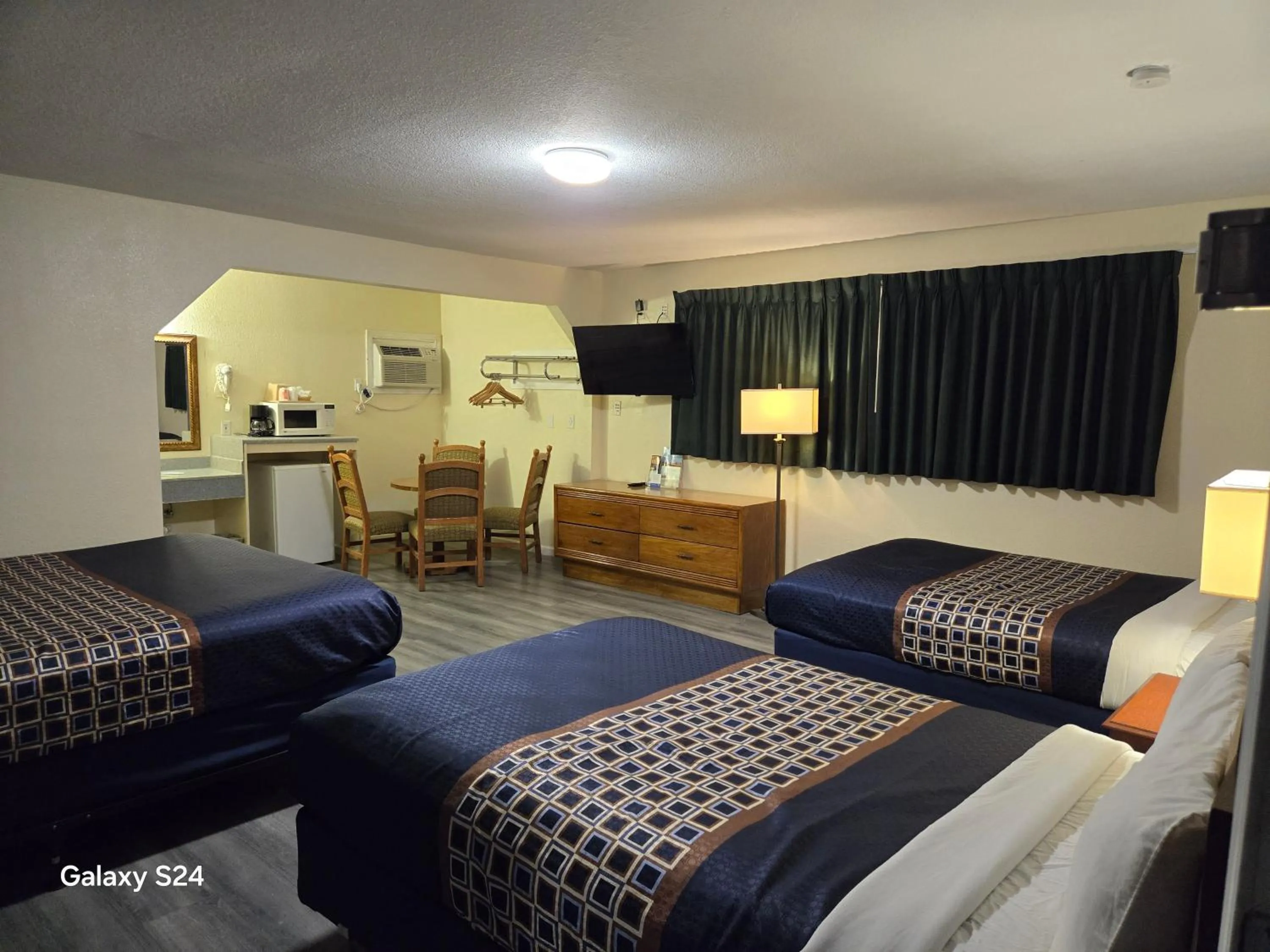 Photo of the whole room, Bed in Rodeway Inn & Suites Blythe I-10