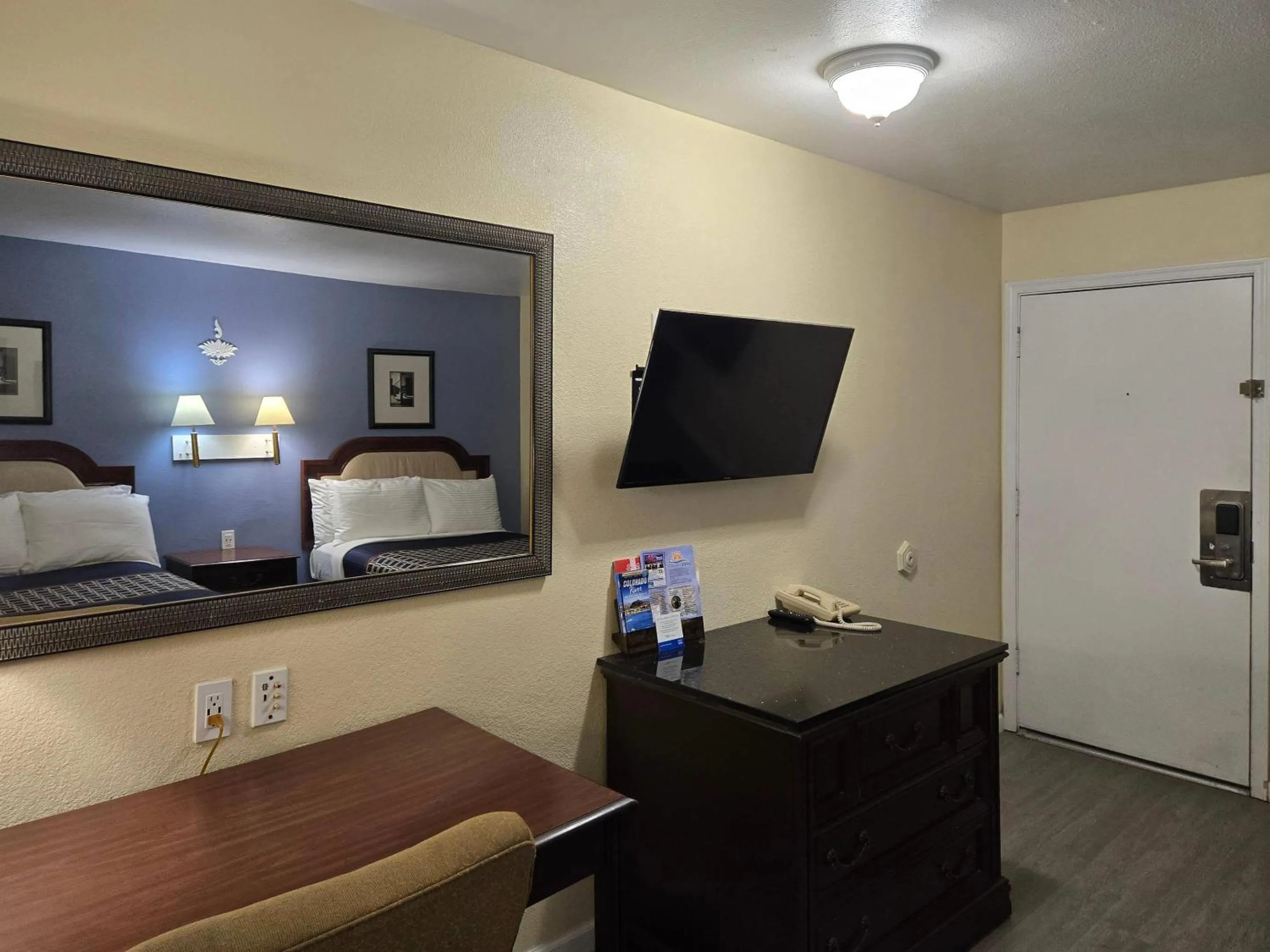 Bedroom, Bed in Rodeway Inn & Suites Blythe I-10