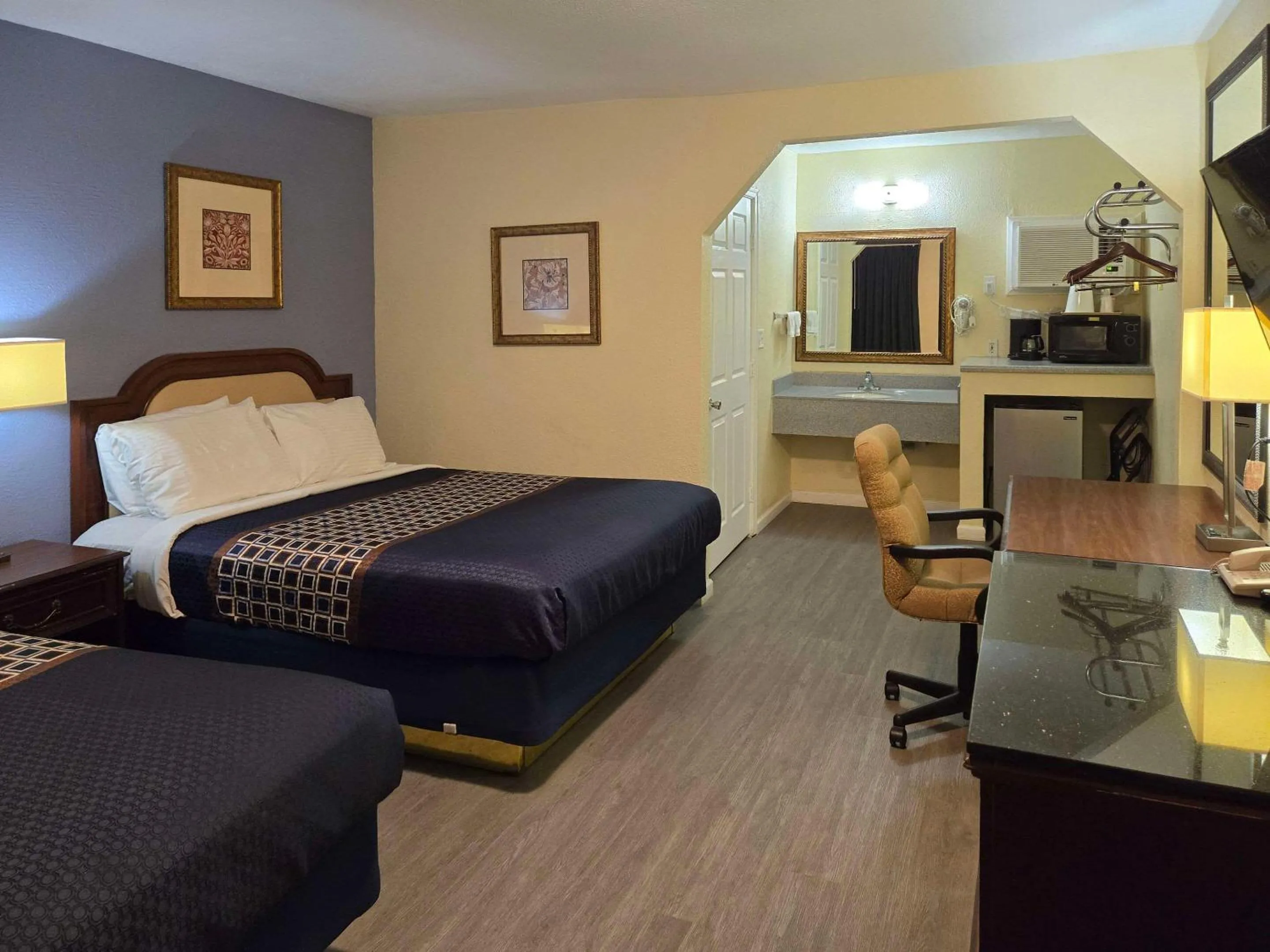 Bedroom, Bed in Rodeway Inn & Suites Blythe I-10