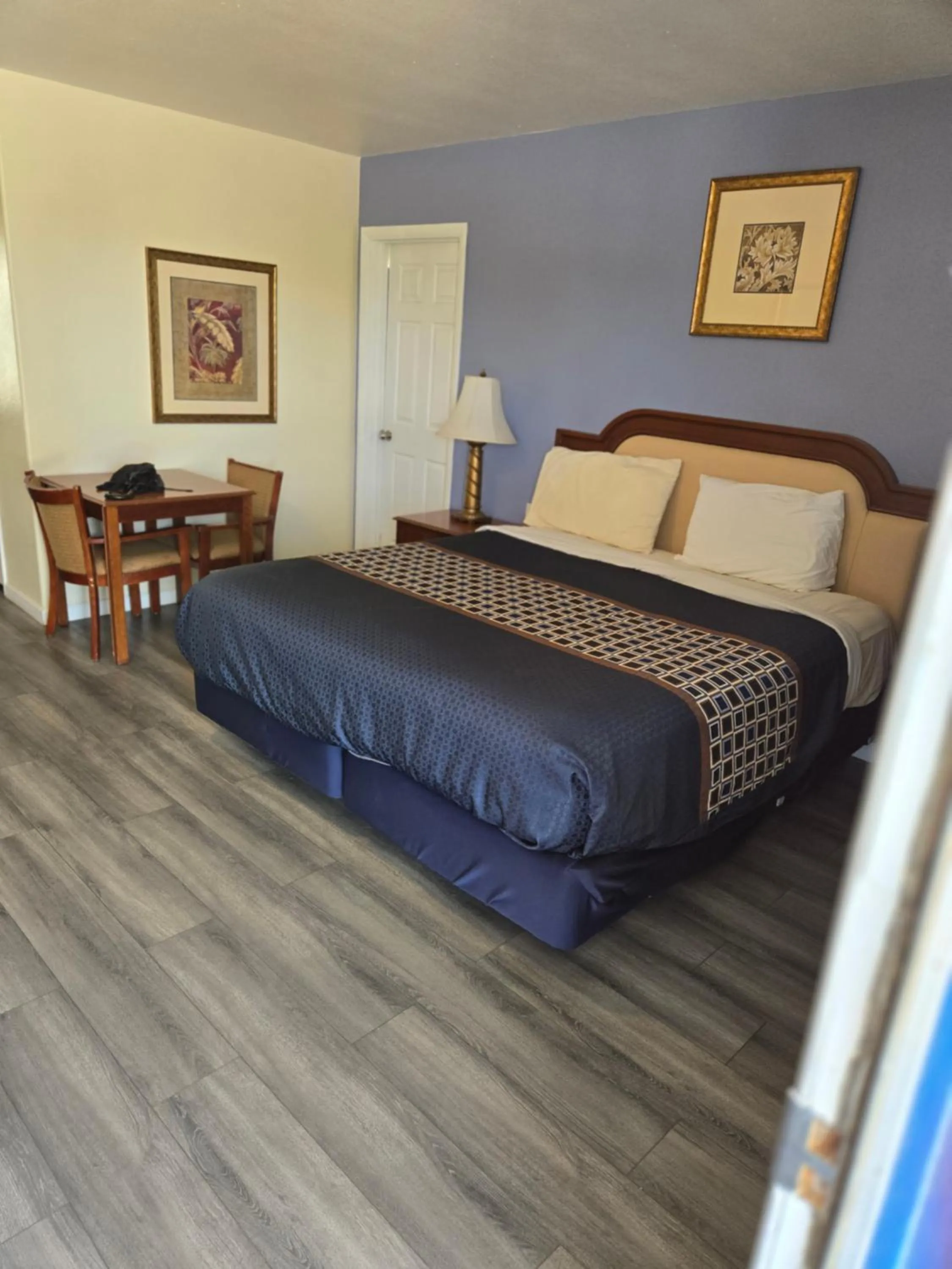 Property building, Bed in Rodeway Inn & Suites Blythe I-10