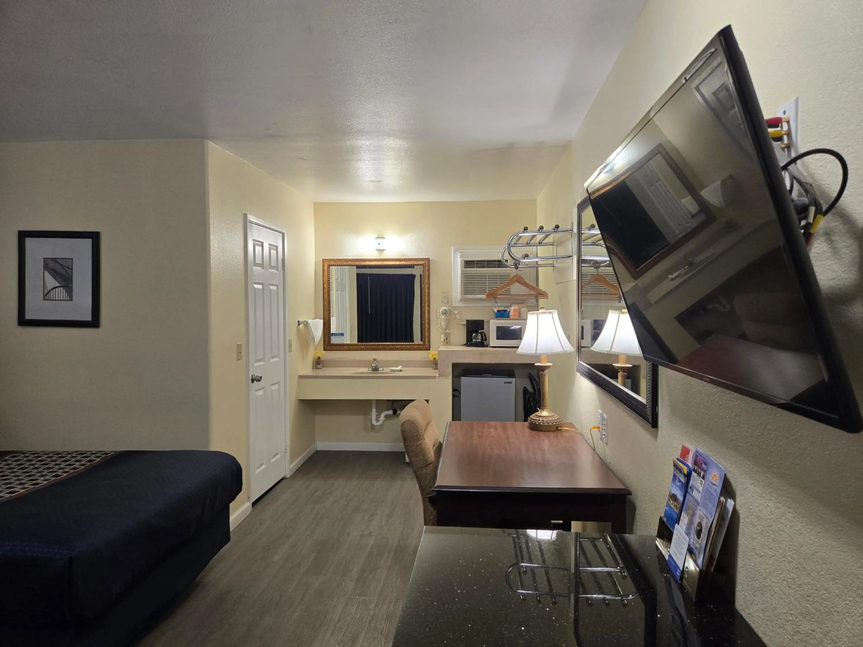 Bed in Rodeway Inn & Suites Blythe I-10