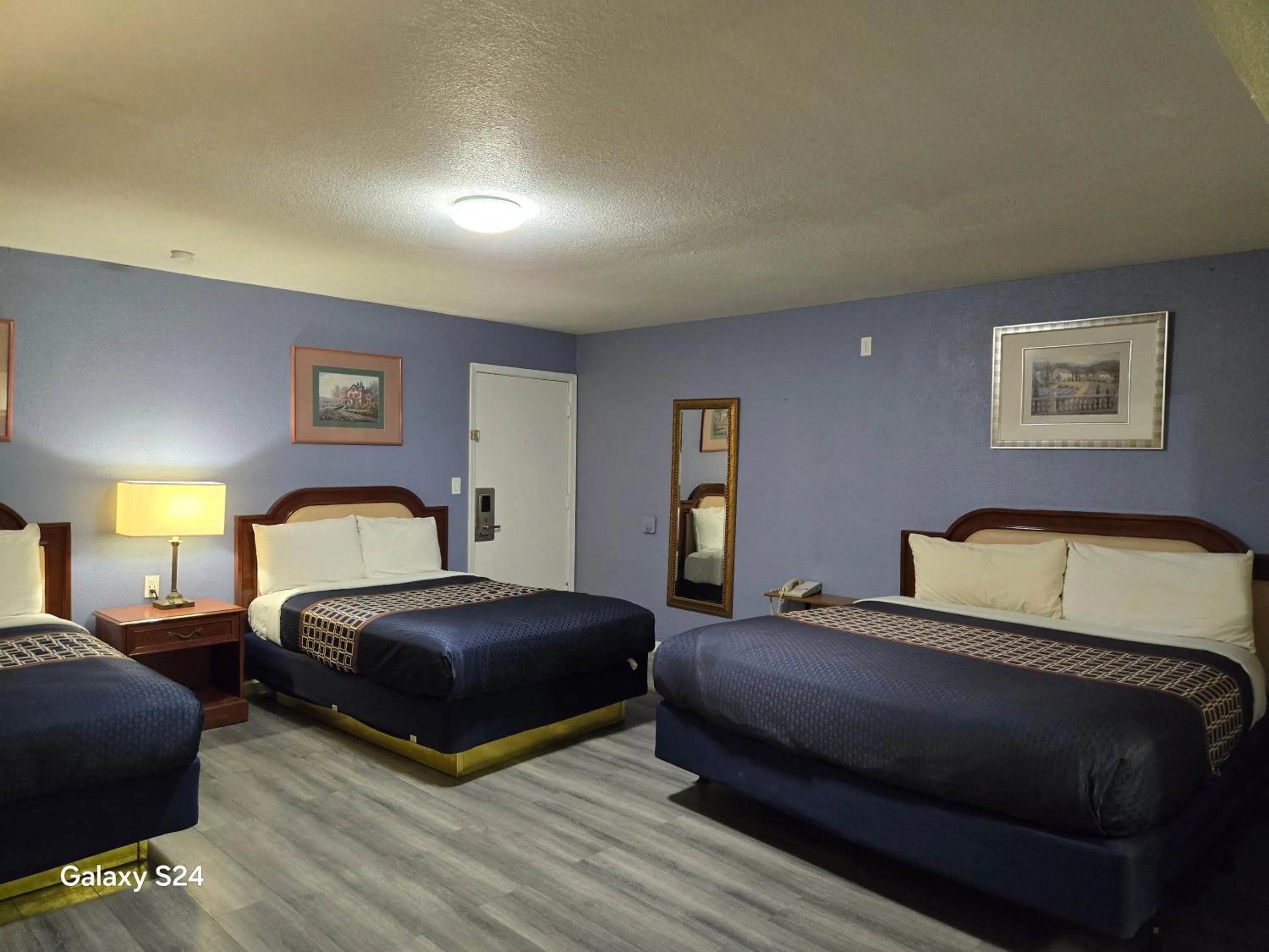 Bed in Rodeway Inn & Suites Blythe I-10