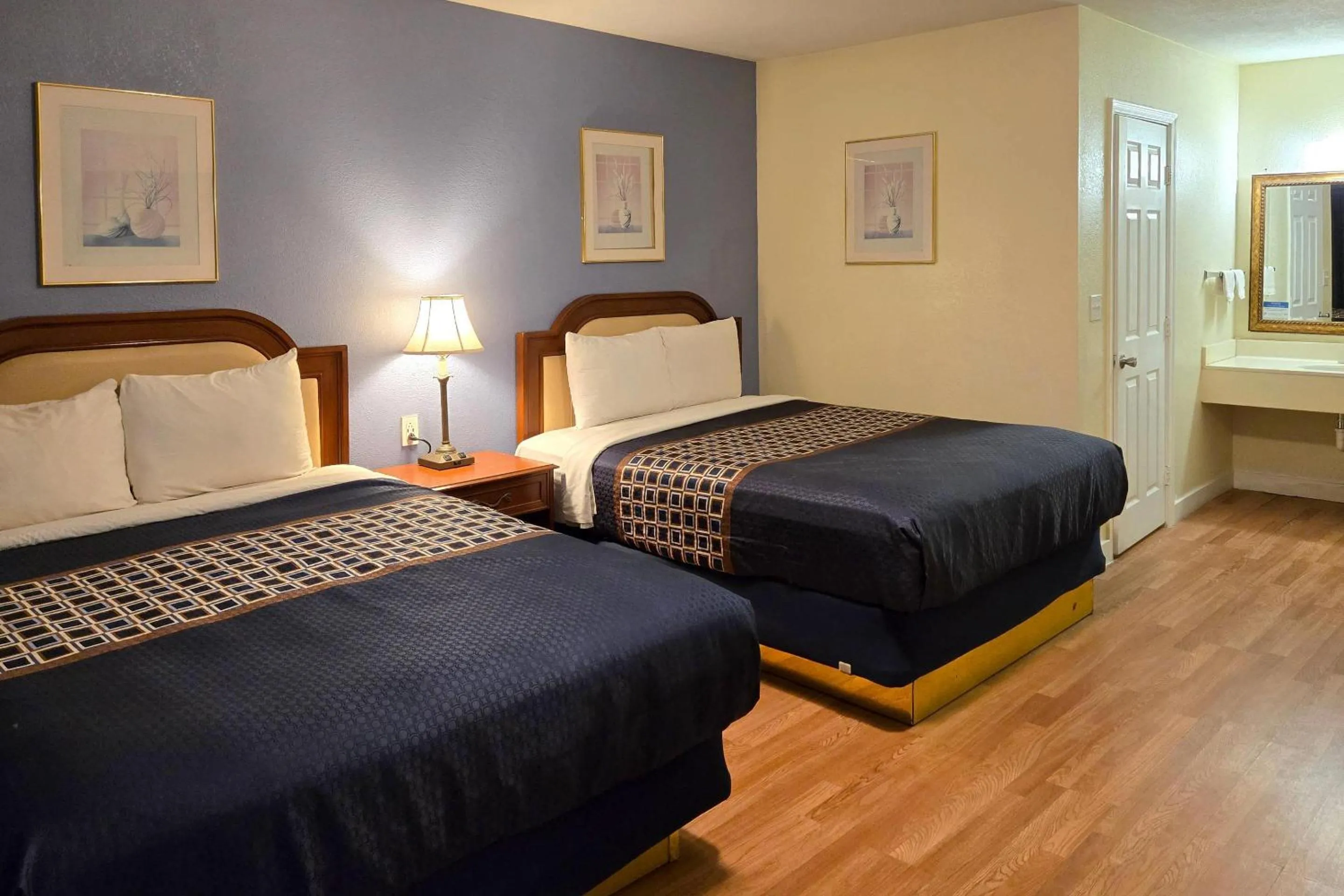 Bedroom, Bed in Rodeway Inn & Suites Blythe I-10