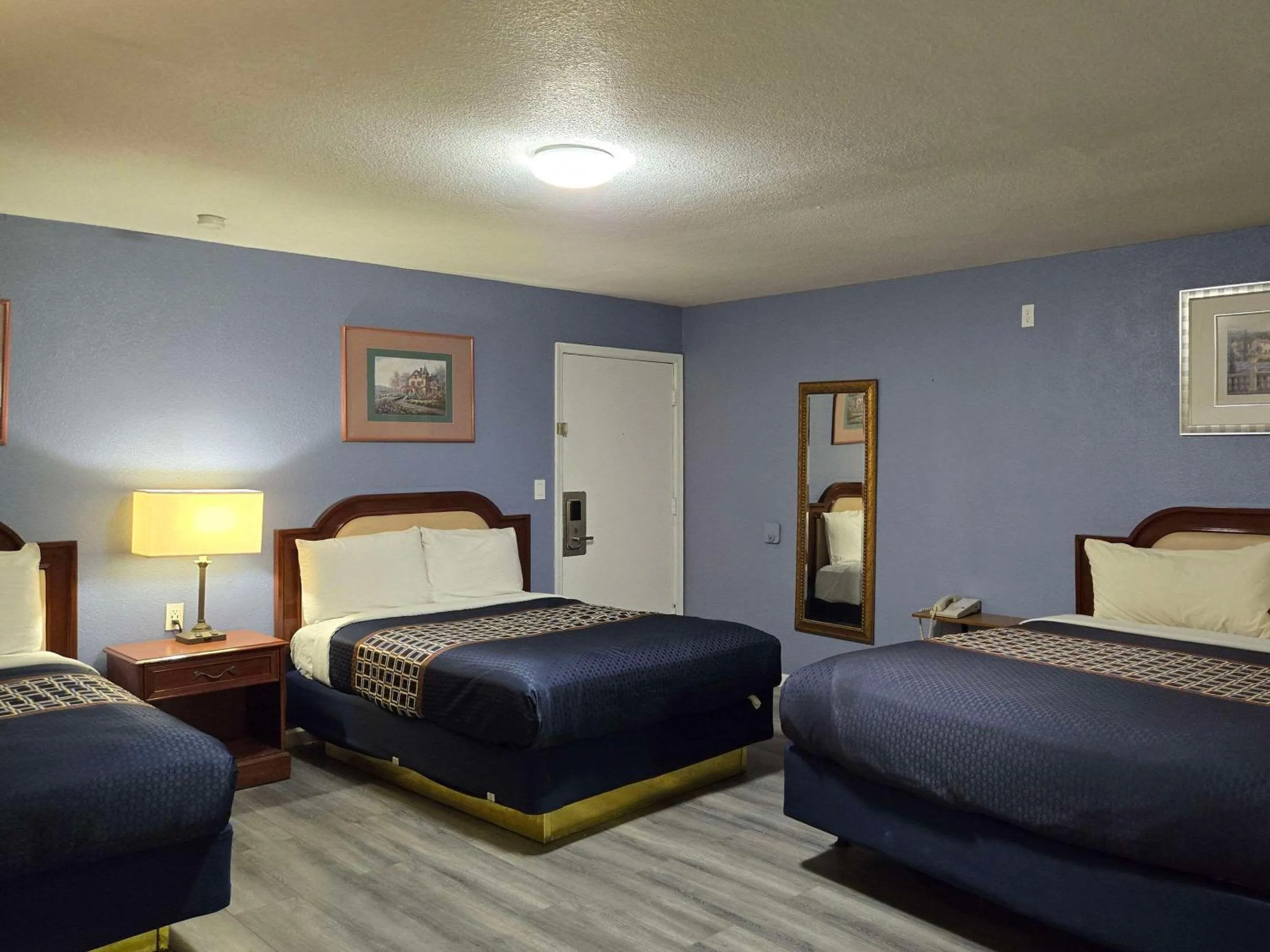 Bedroom, Bed in Rodeway Inn & Suites Blythe I-10