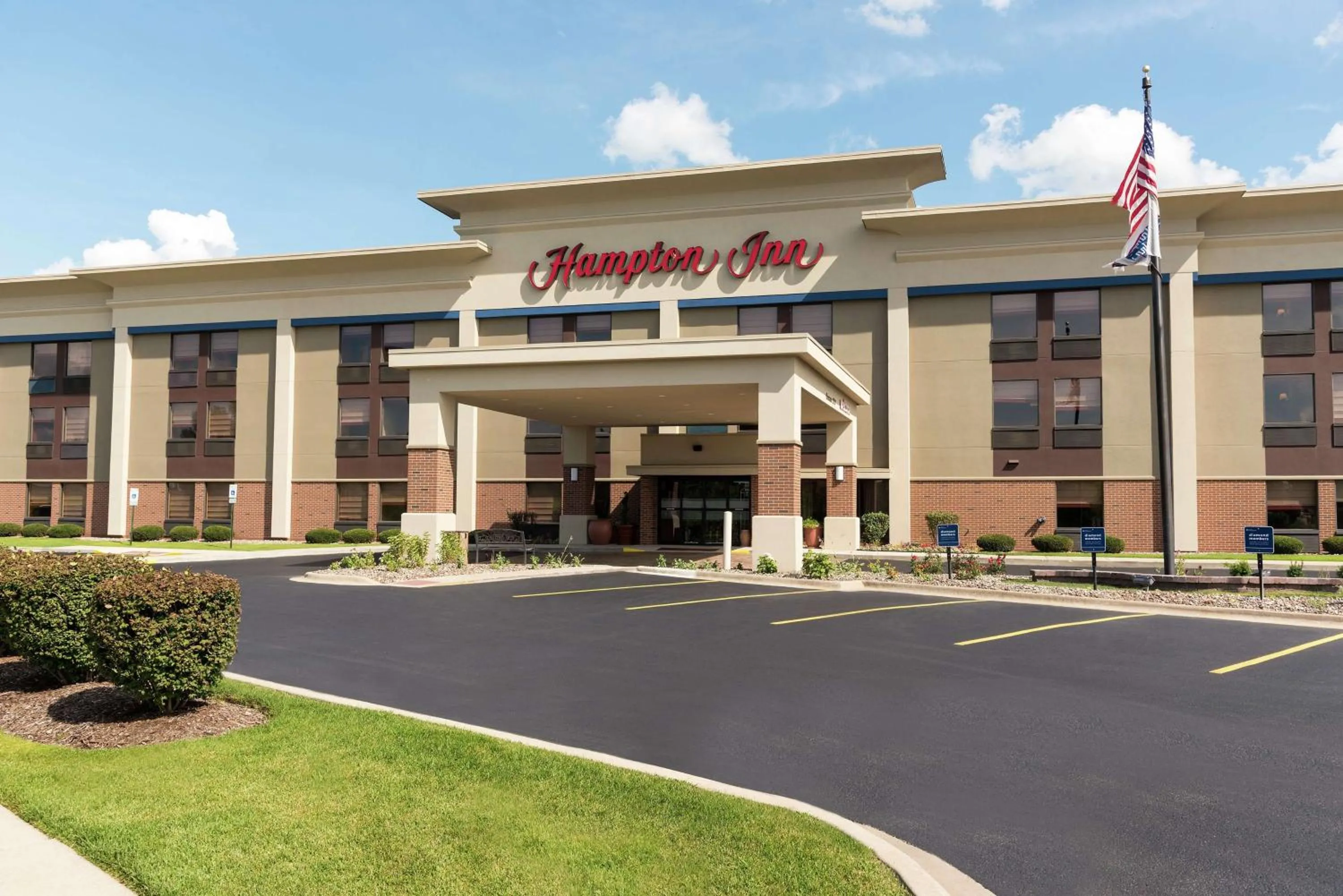 Property building in Hampton Inn Joliet/I-80