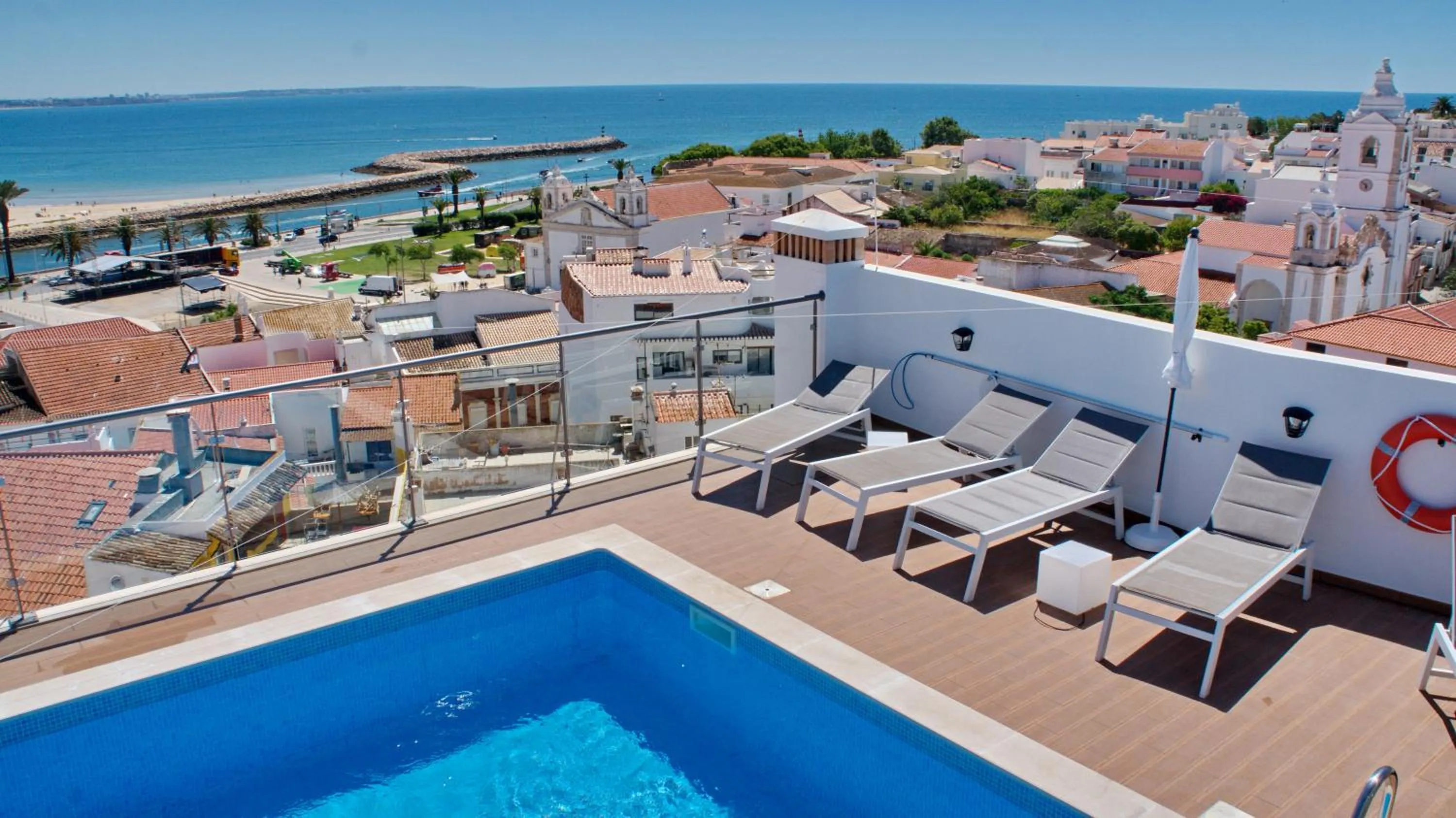 Topcity Hostel & Suites