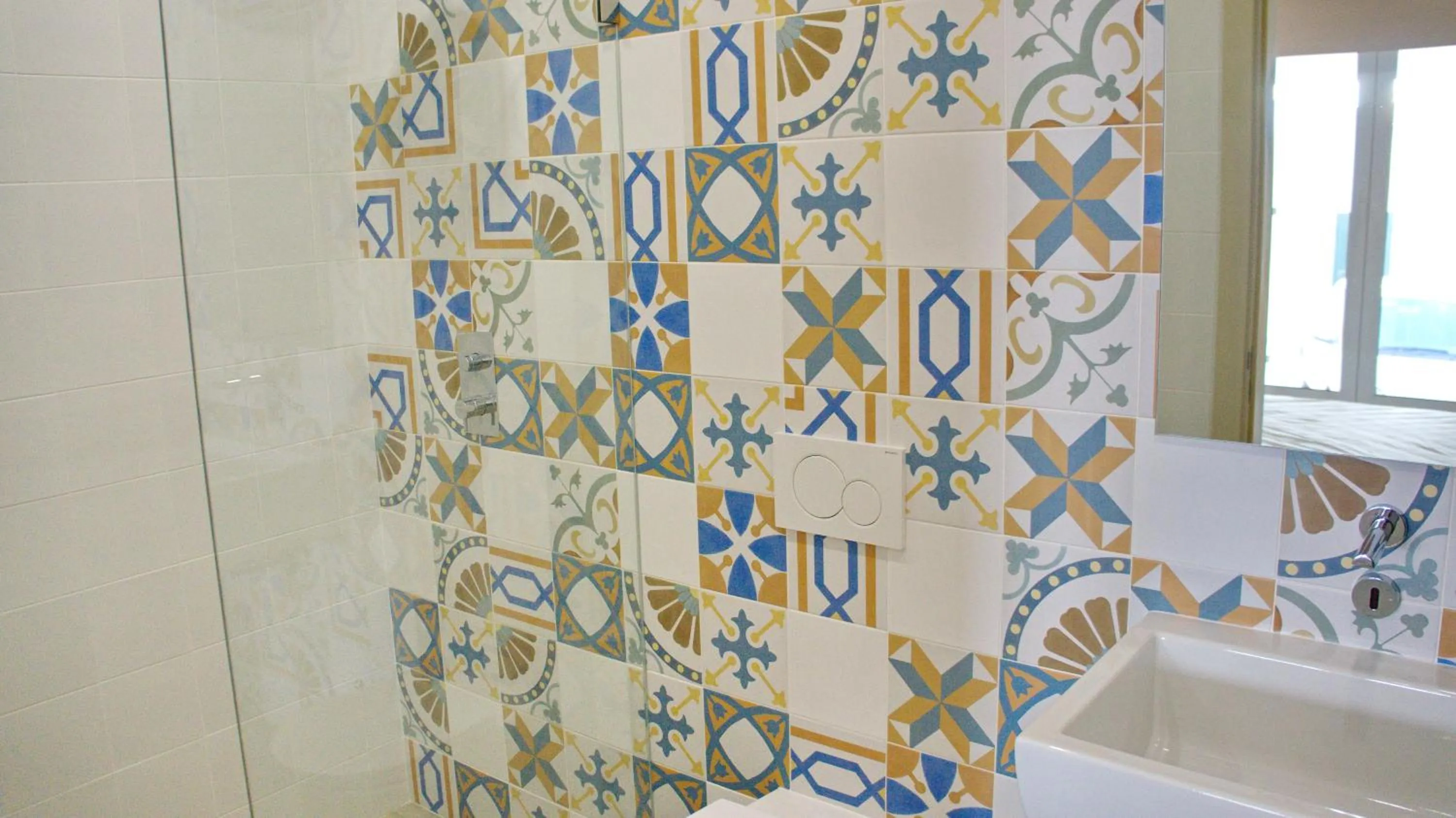 Topcity Hostel & Suites